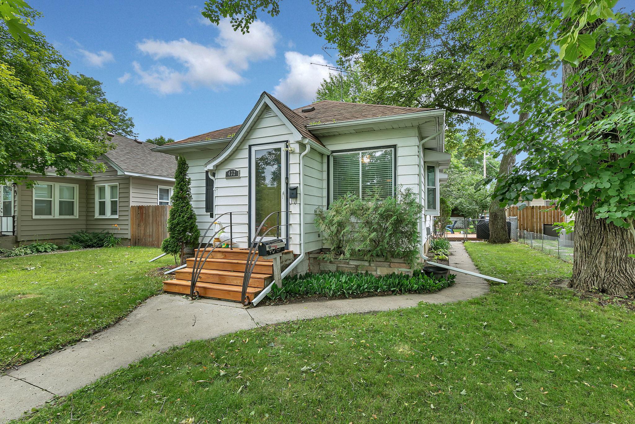 432 28th Avenue N Property Photo 1