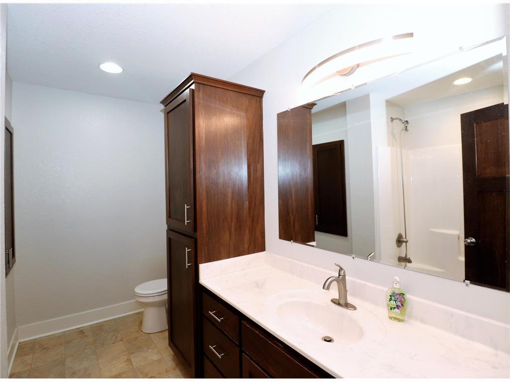 1203 Pondview Avenue Nw Property Photo 6