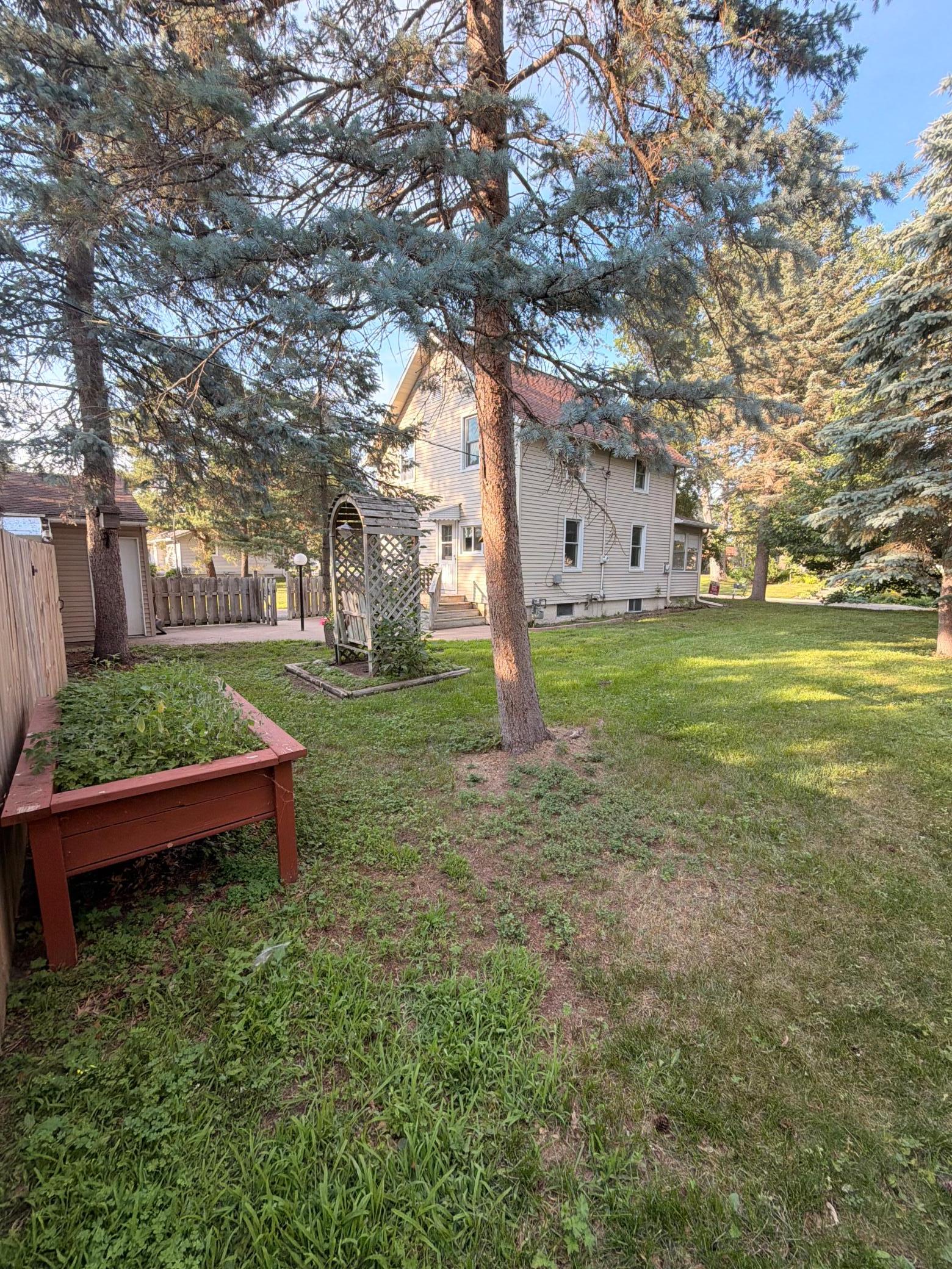 409 1st Avenue N Property Photo 1