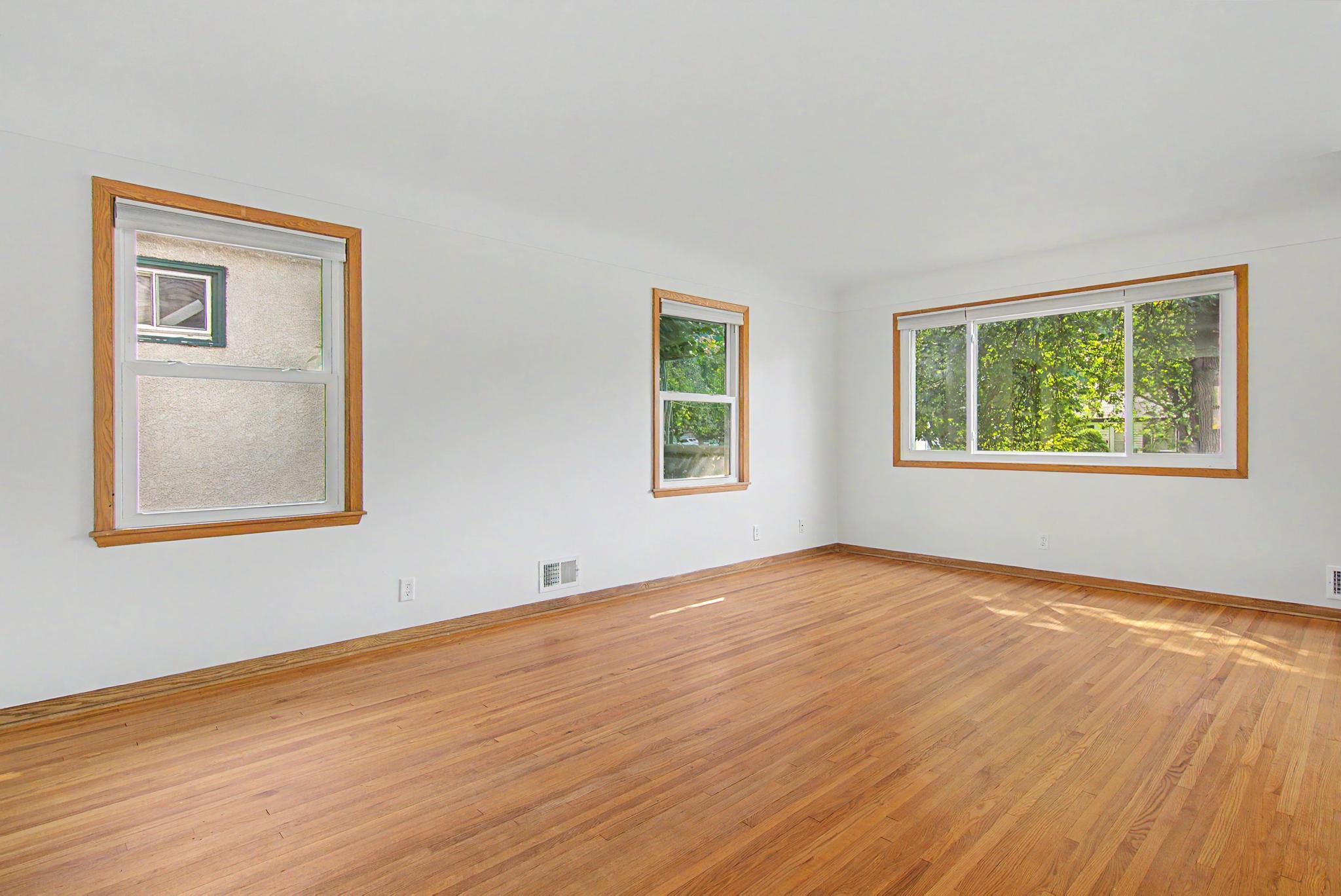 3456 Lee Avenue N Property Photo 3