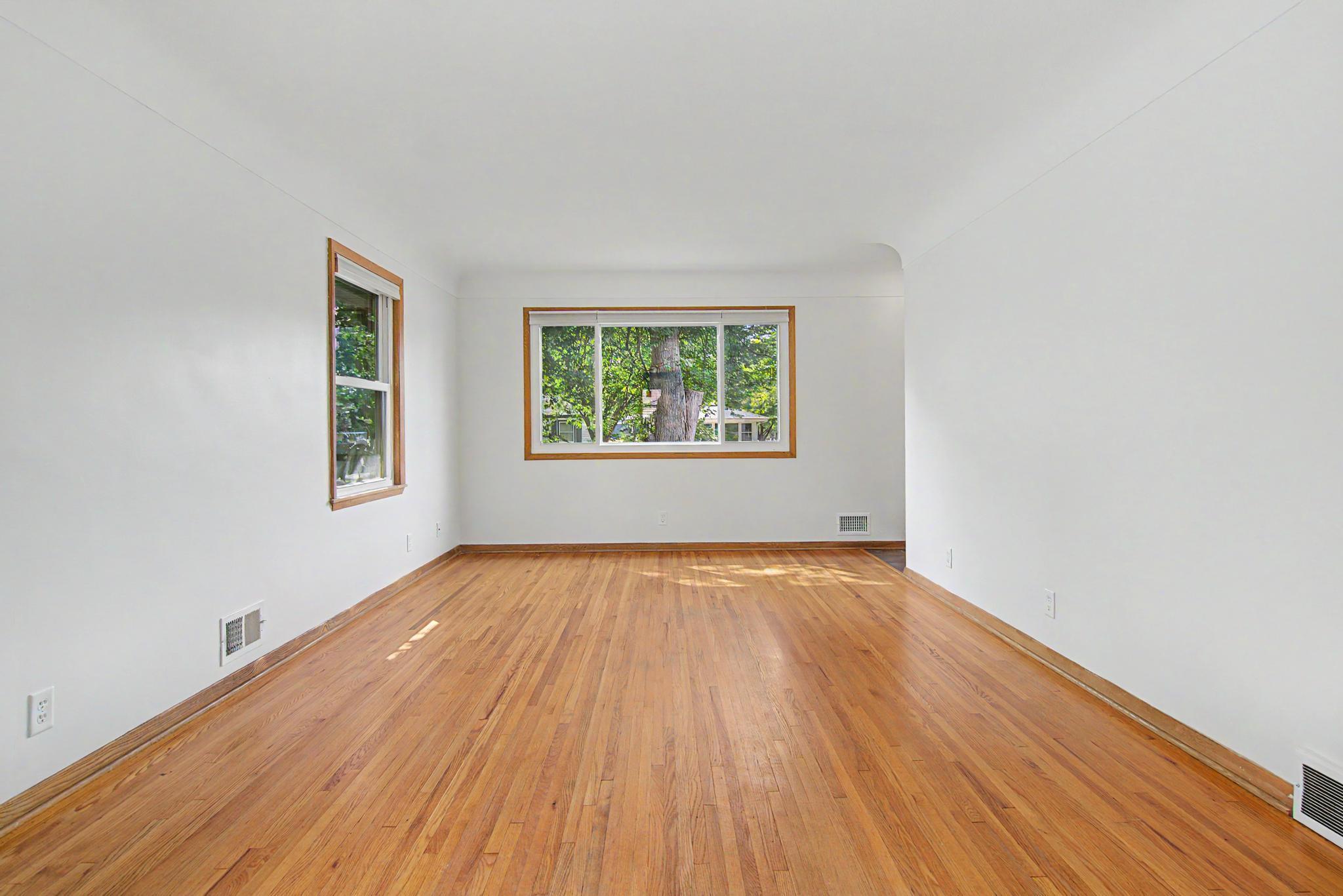 3456 Lee Avenue N Property Photo 4