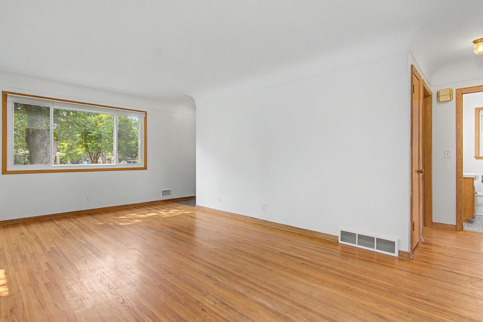 3456 Lee Avenue N Property Photo 5
