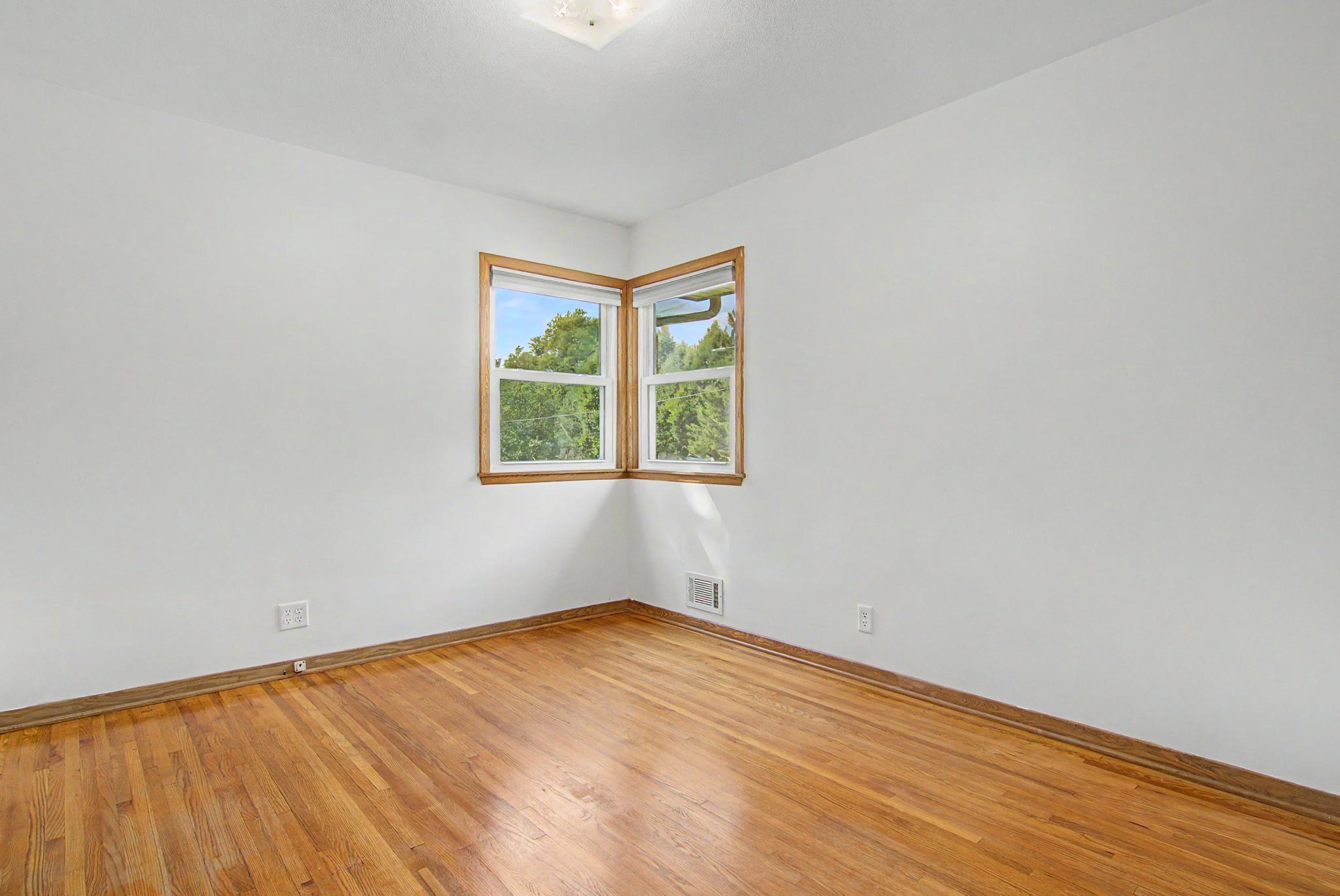 3456 Lee Avenue N Property Photo 8