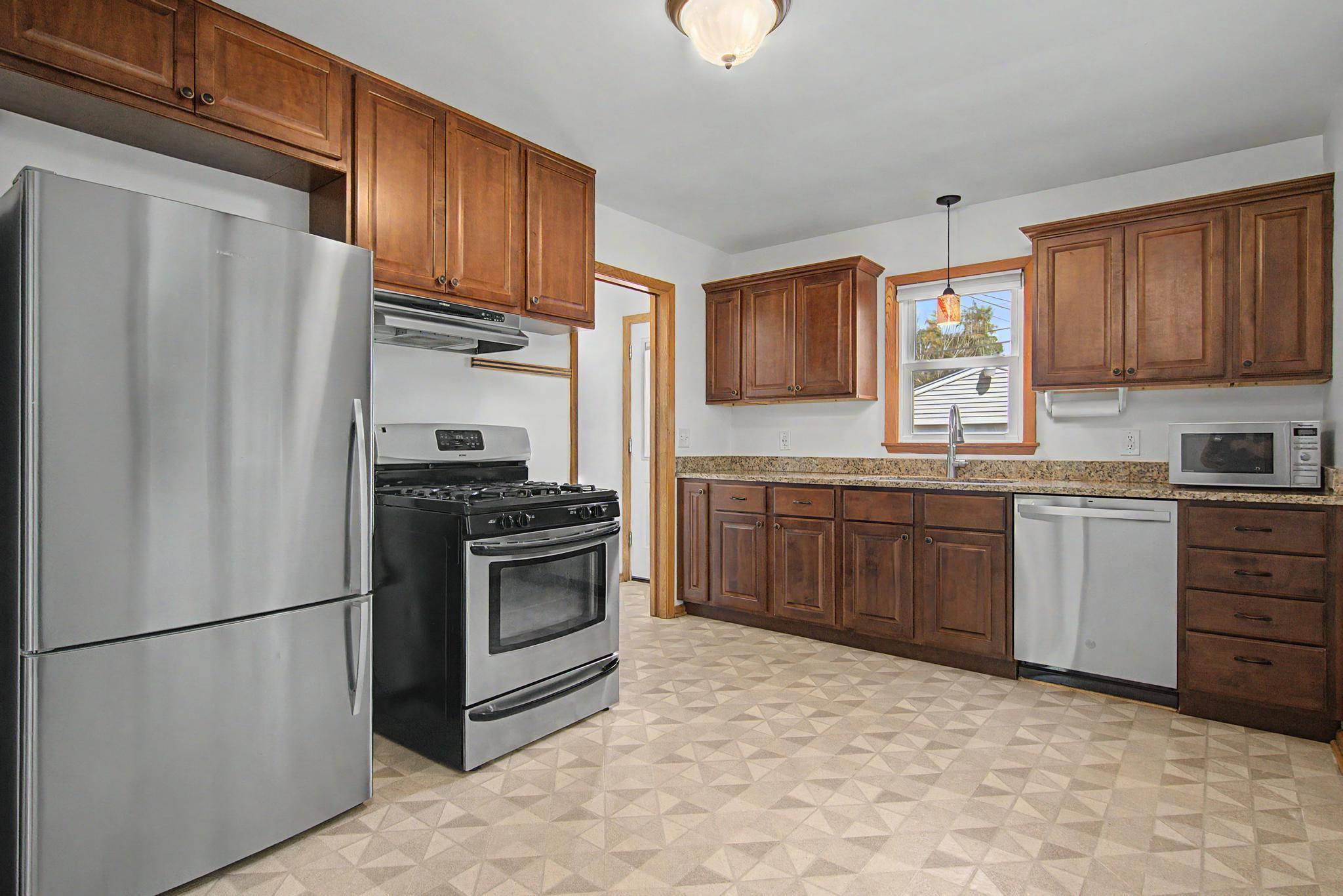 3456 Lee Avenue N Property Photo 14