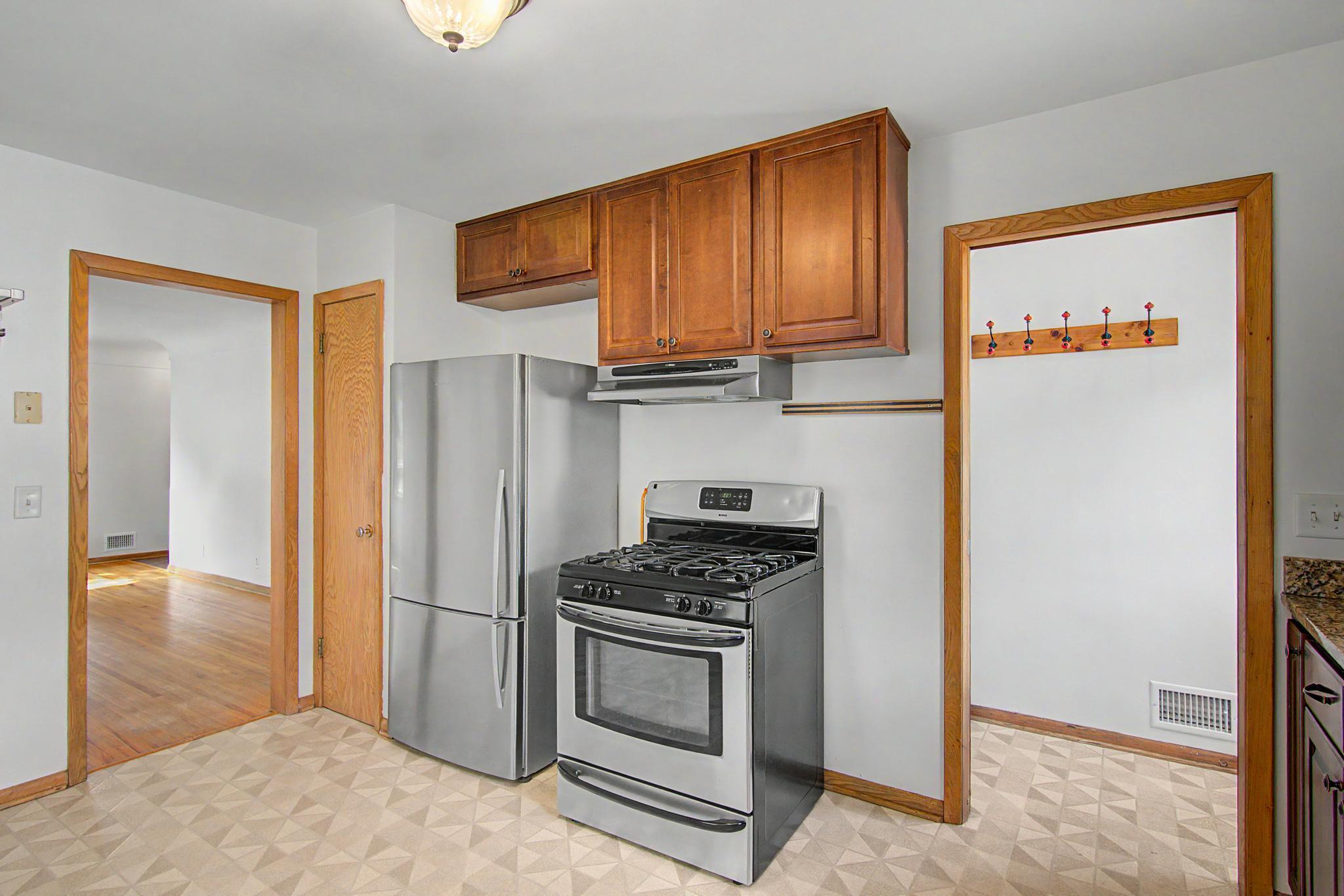 3456 Lee Avenue N Property Photo 16
