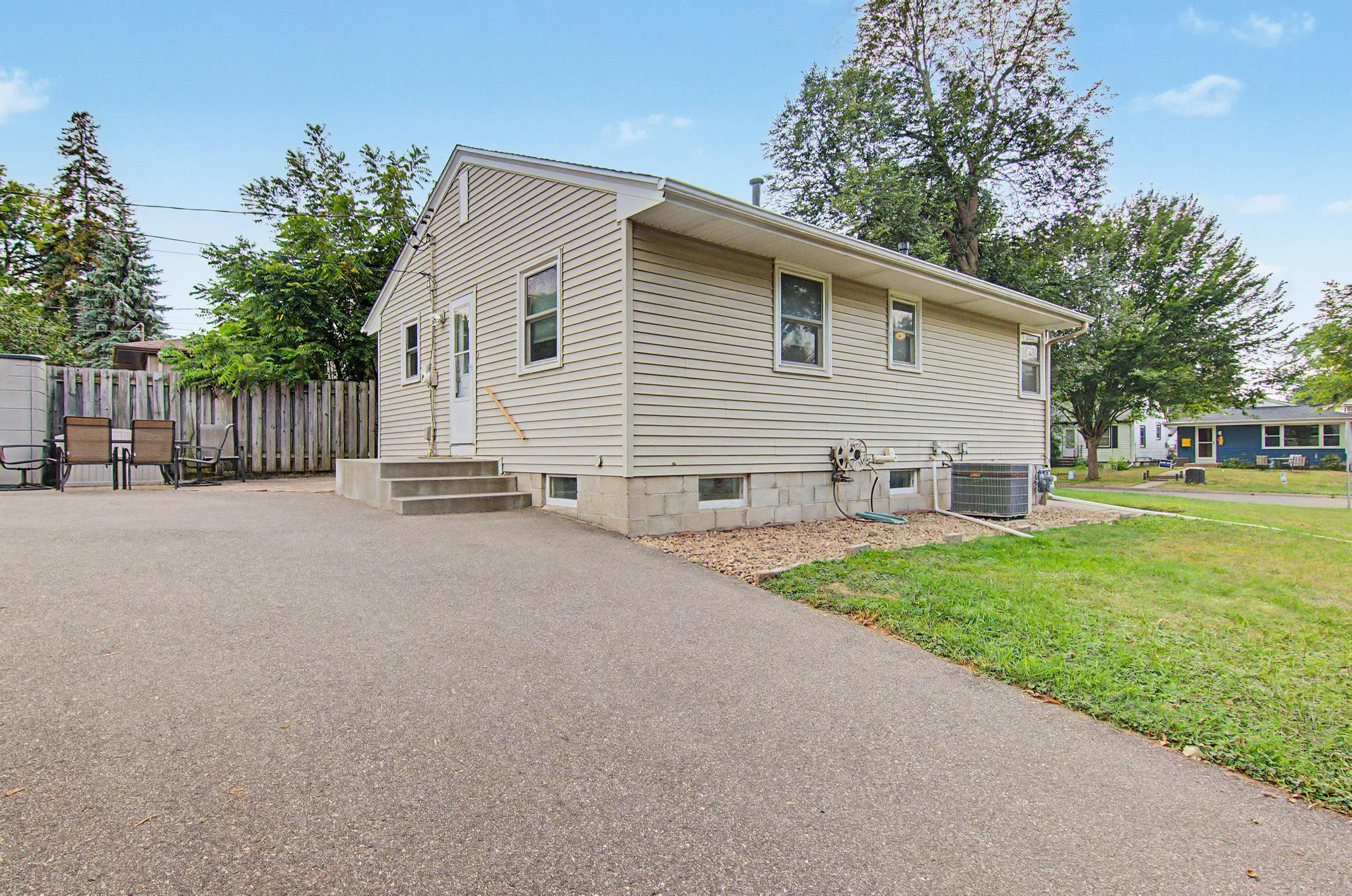 3456 Lee Avenue N Property Photo 23