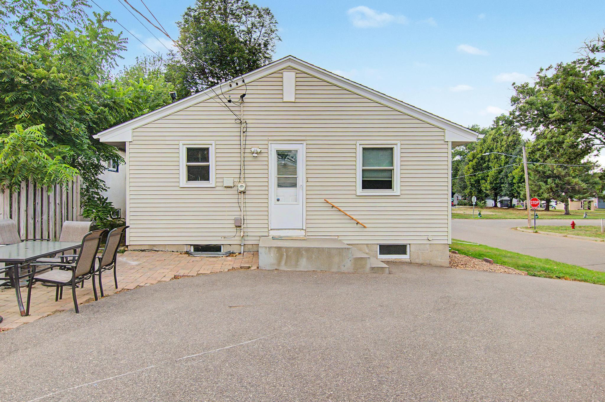 3456 Lee Avenue N Property Photo 24
