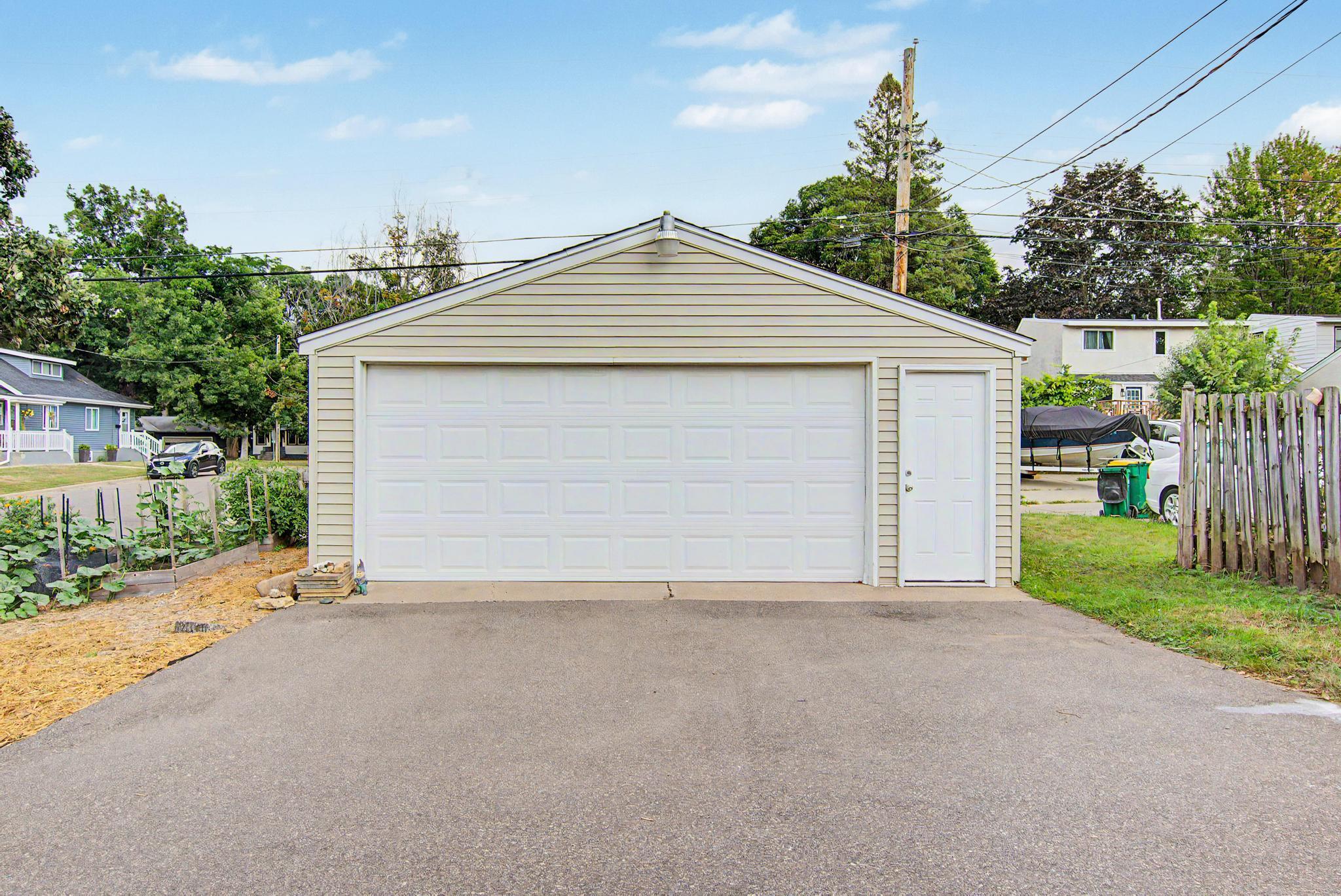 3456 Lee Avenue N Property Photo 25