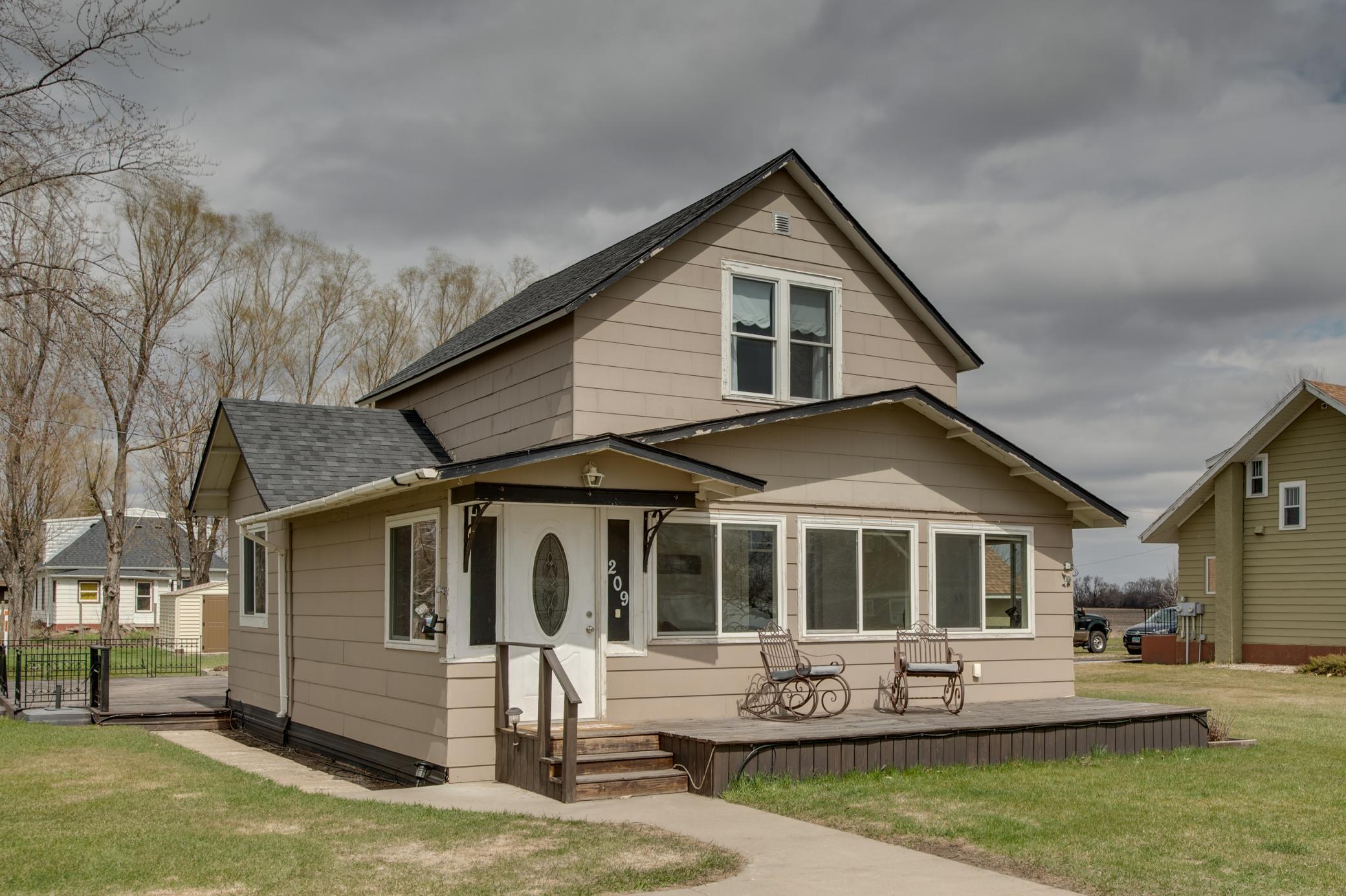 209 2nd Street Property Photo 1