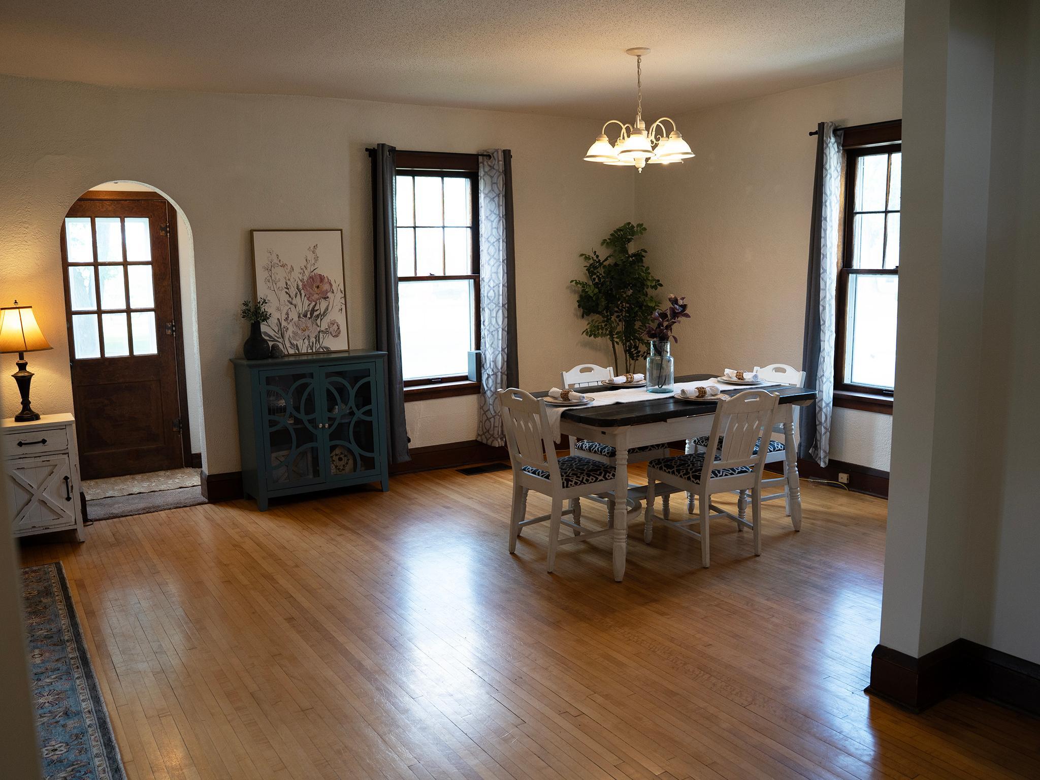 619 E Wells Street Property Photo 10