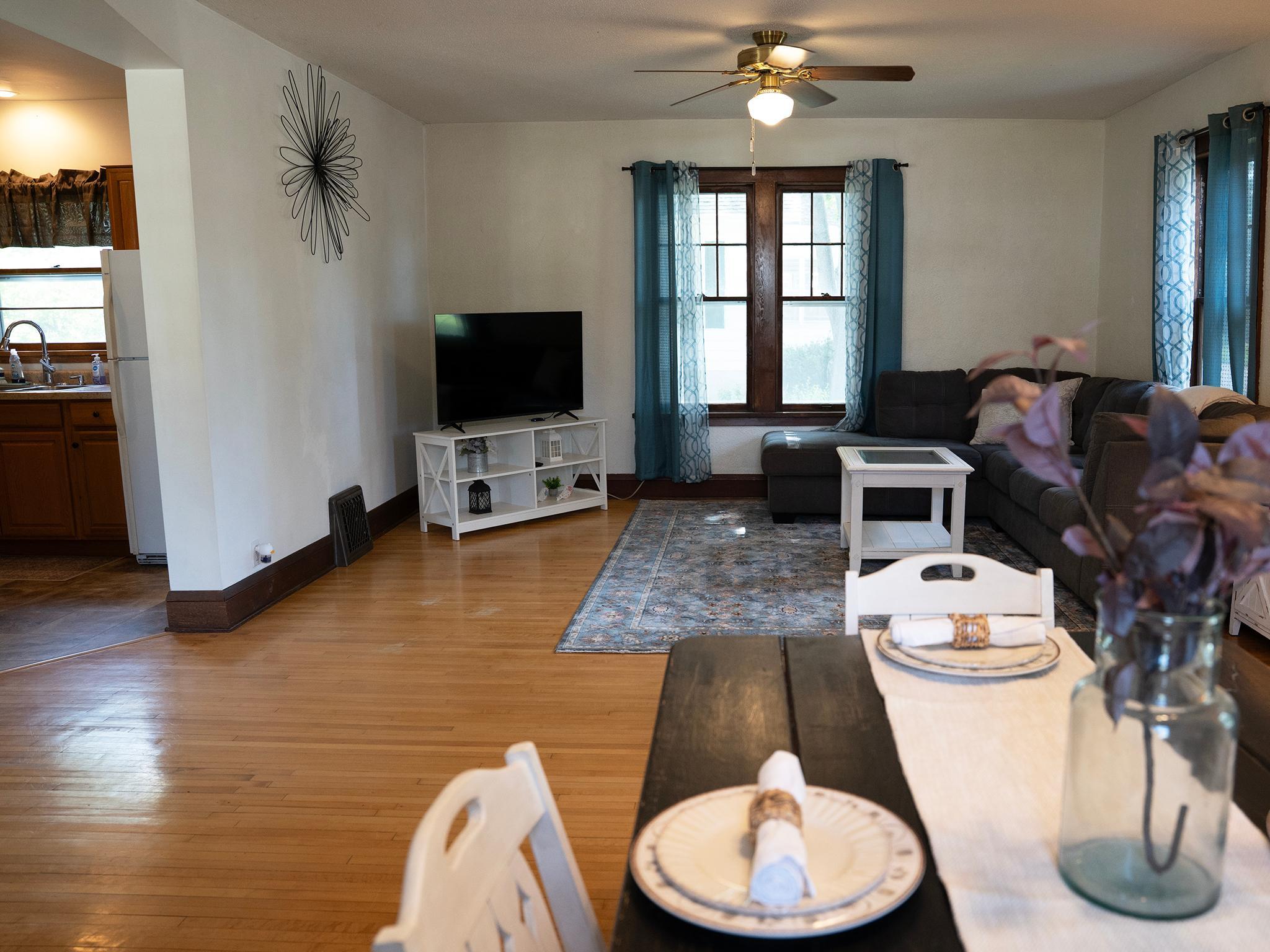 619 E Wells Street Property Photo 12