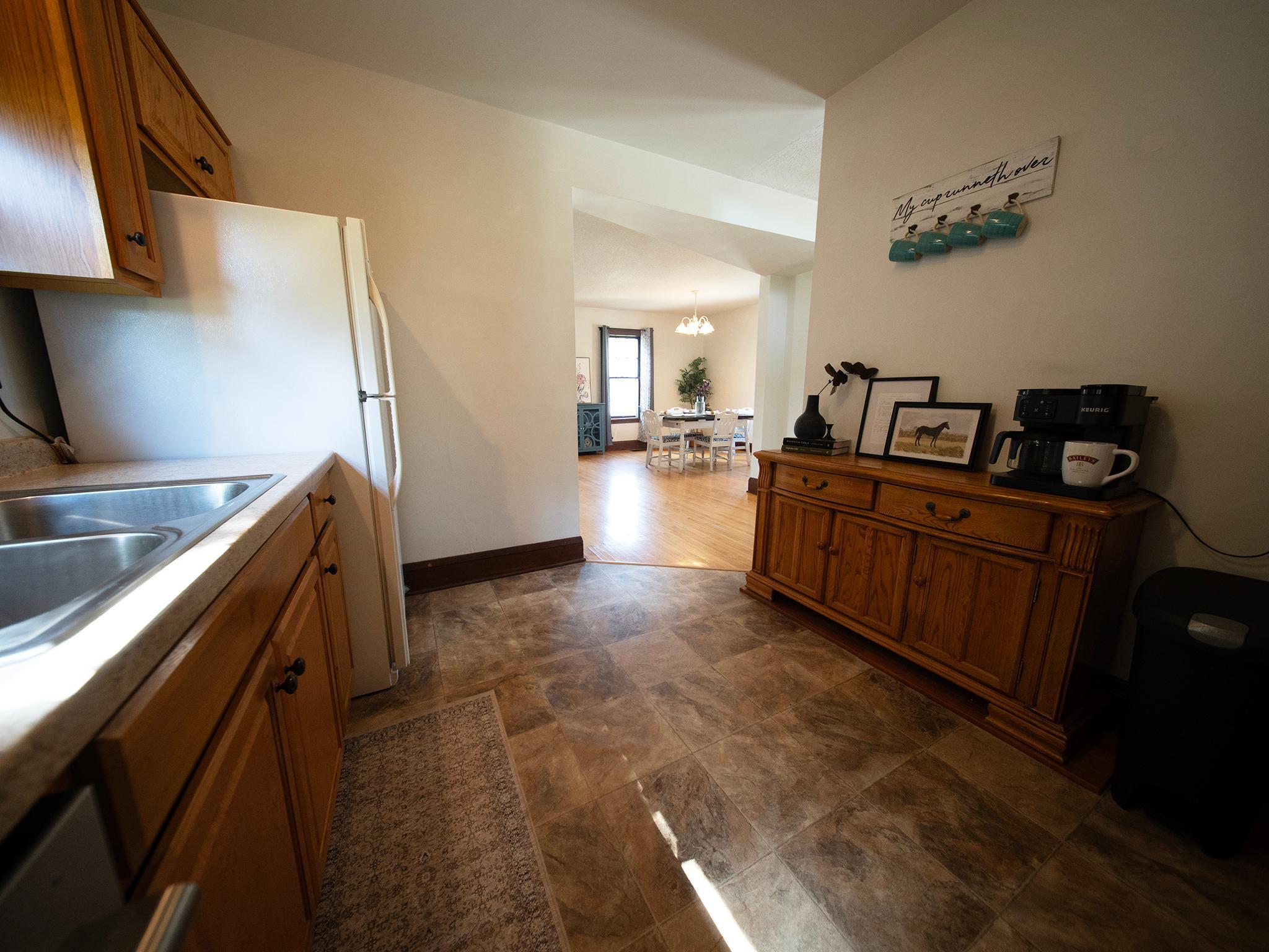 619 E Wells Street Property Photo 16