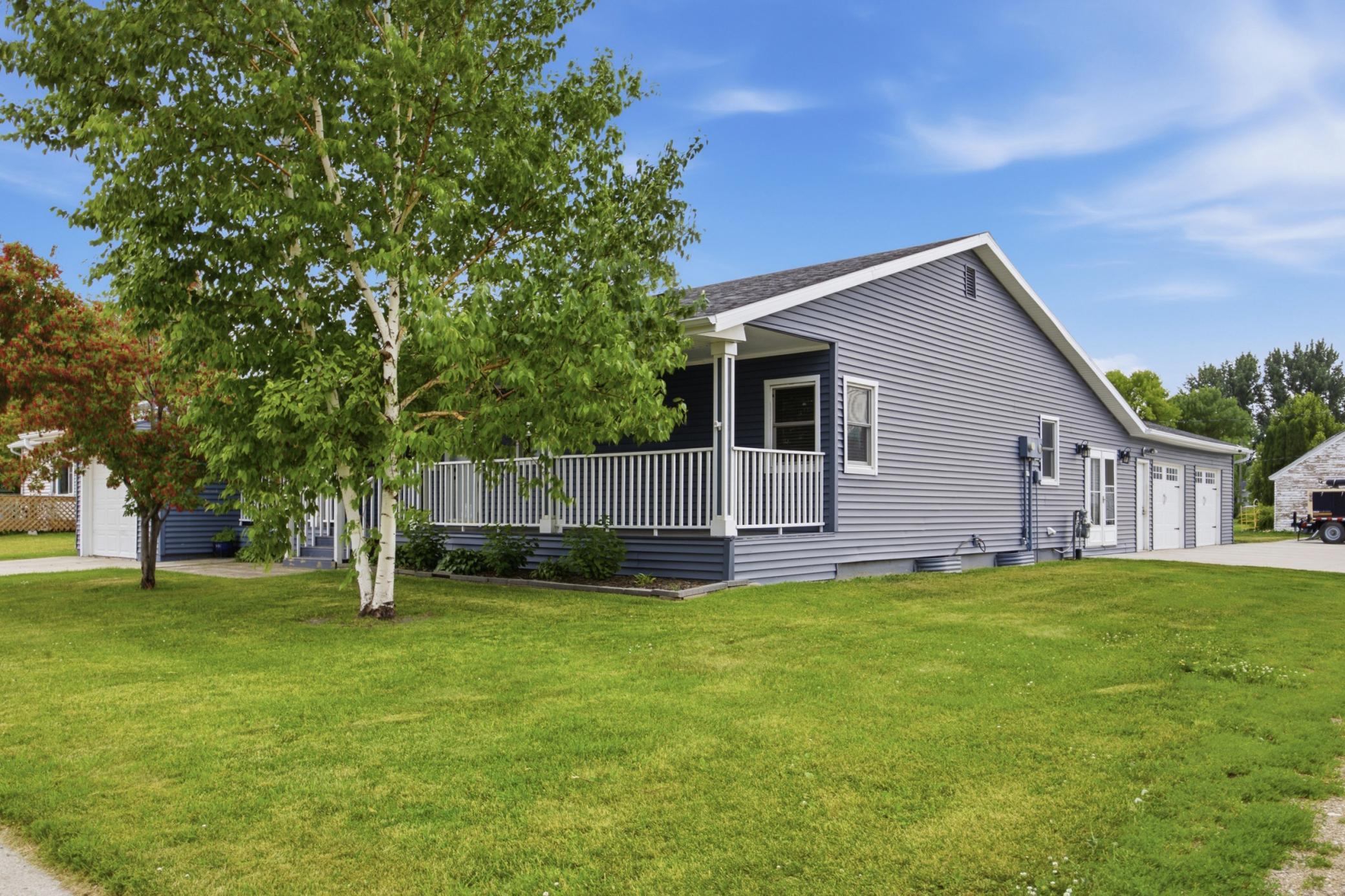 204 4th Avenue E Property Photo 3