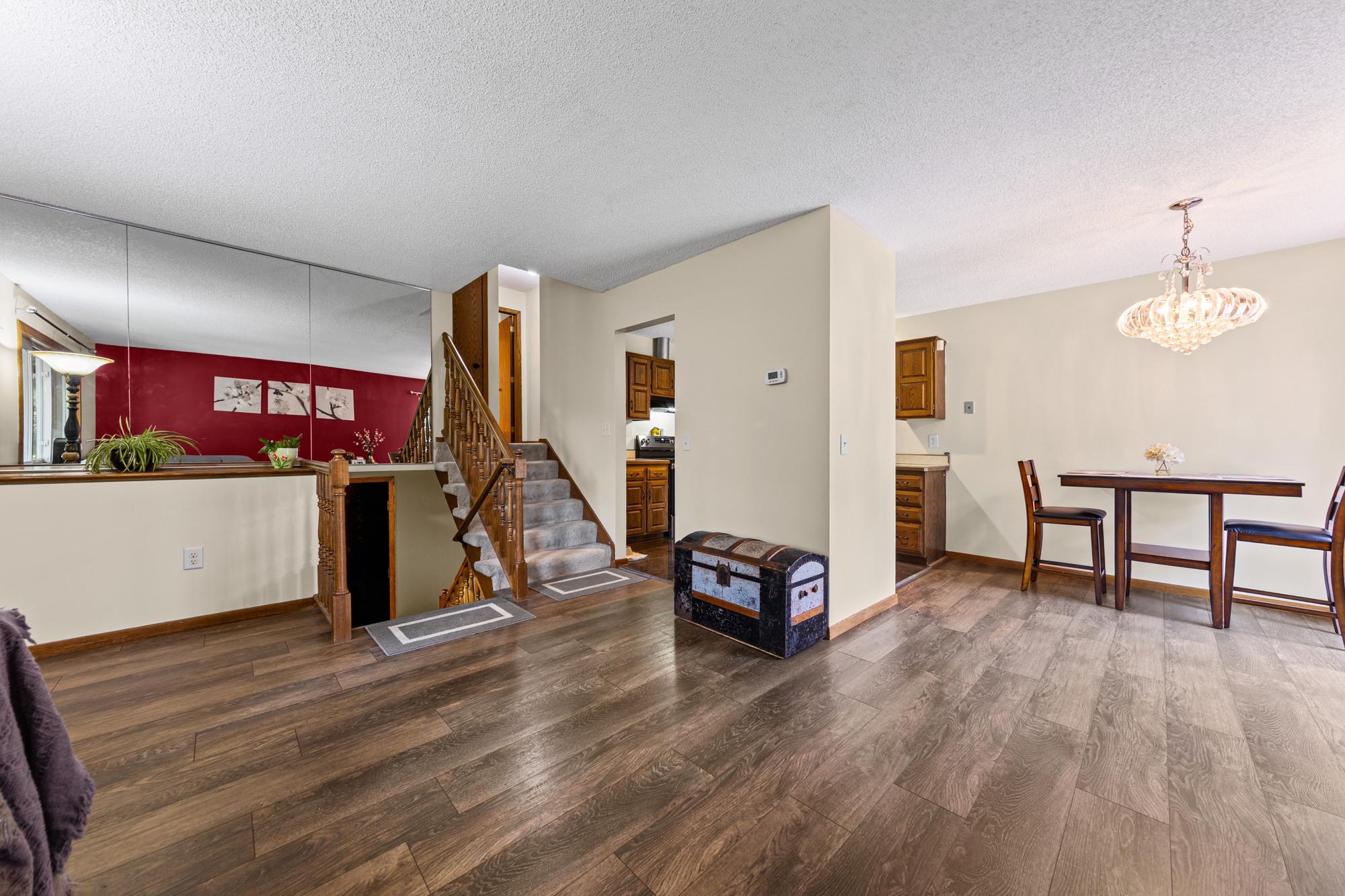 5533 Aldrich Drive N Property Photo 4
