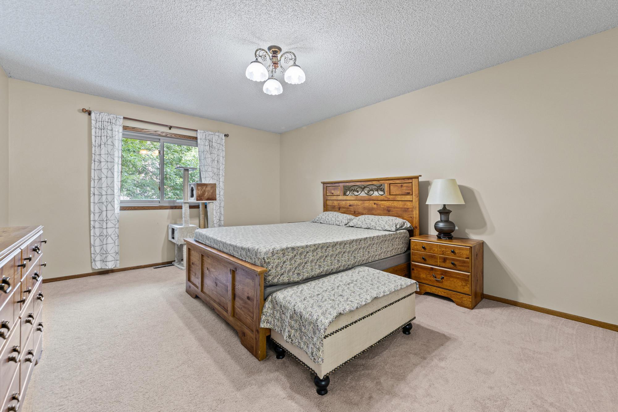 5533 Aldrich Drive N Property Photo 16