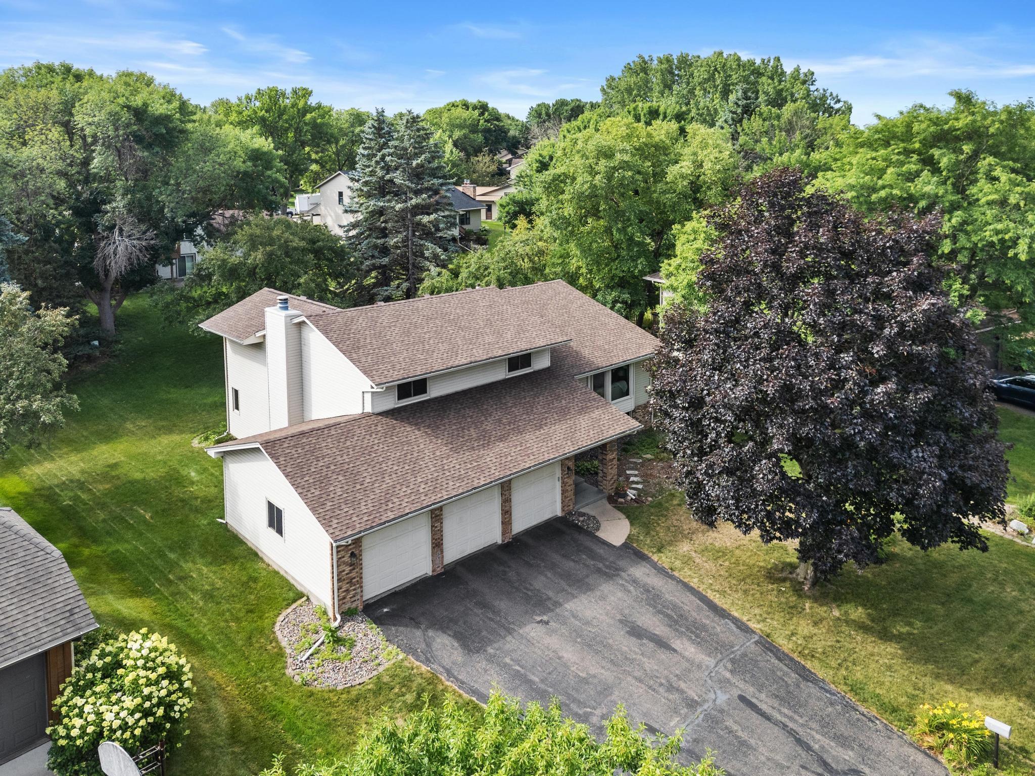 4640 Goldenrod Lane N Property Photo 1