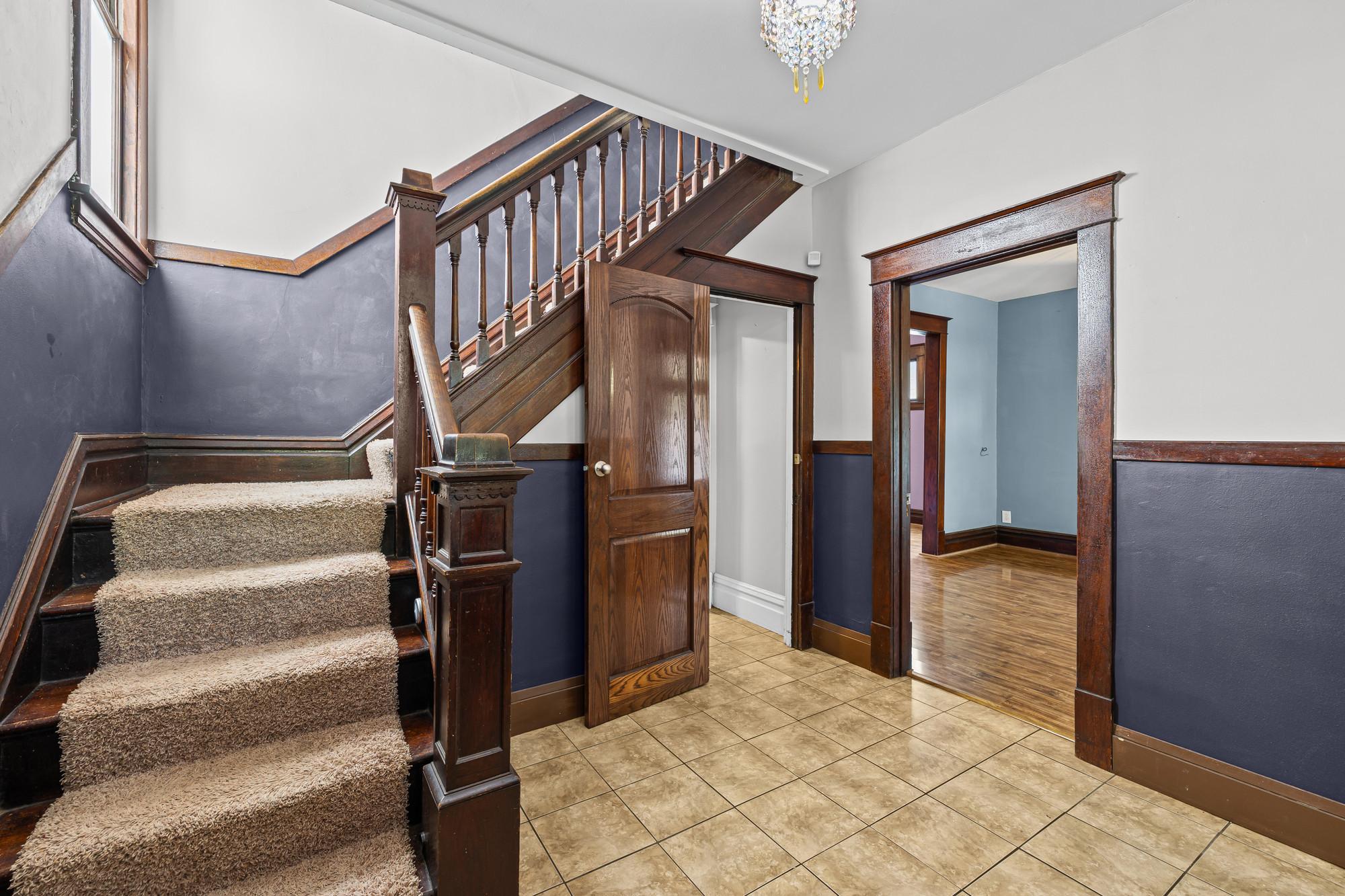 909 Sherburne Avenue Property Photo 2