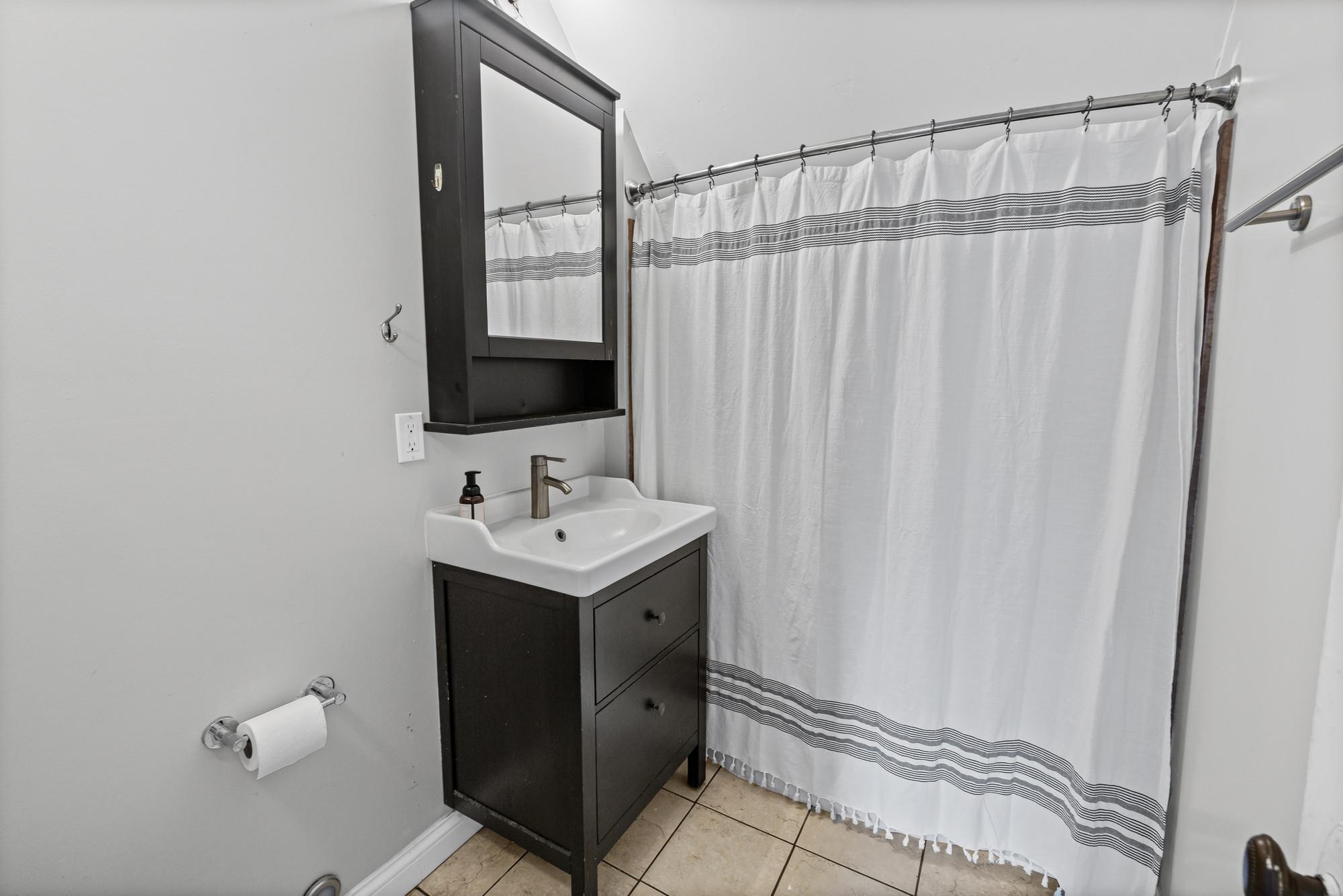 909 Sherburne Avenue Property Photo 10