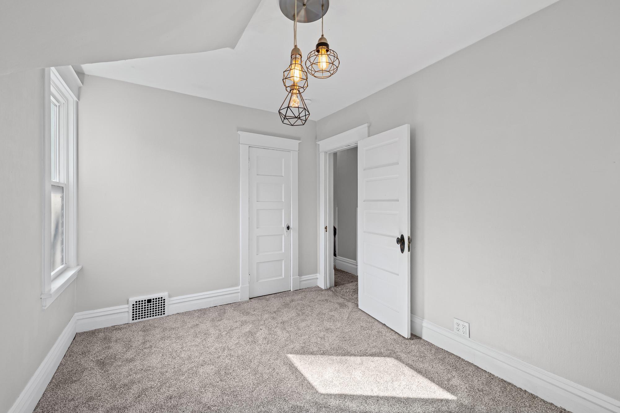 909 Sherburne Avenue Property Photo 11