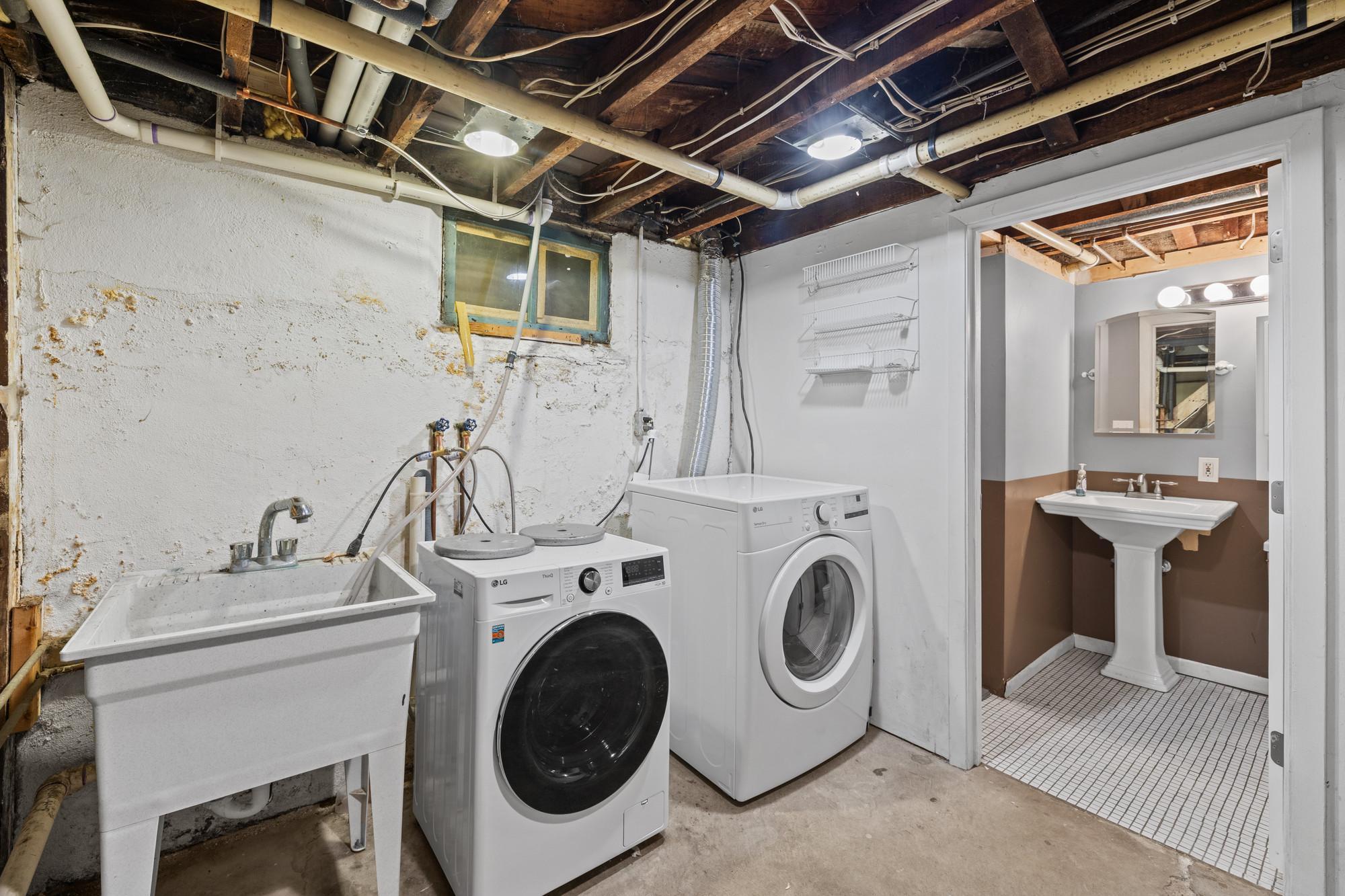909 Sherburne Avenue Property Photo 15
