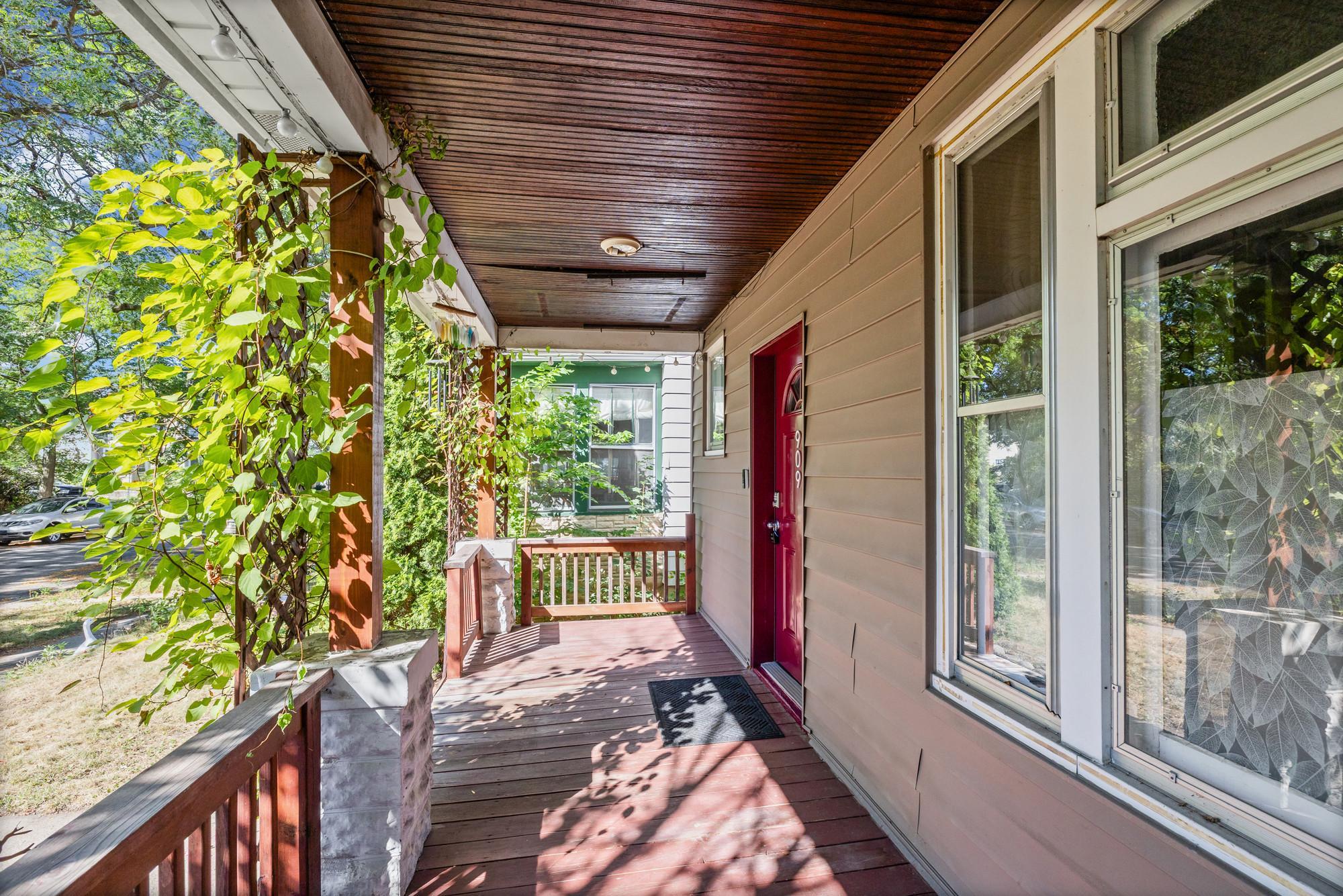 909 Sherburne Avenue Property Photo 16