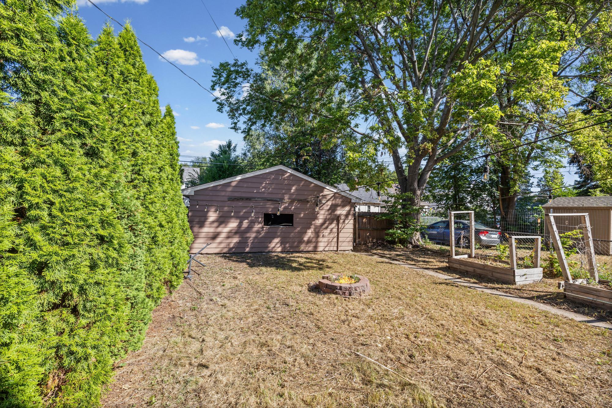 909 Sherburne Avenue Property Photo 18