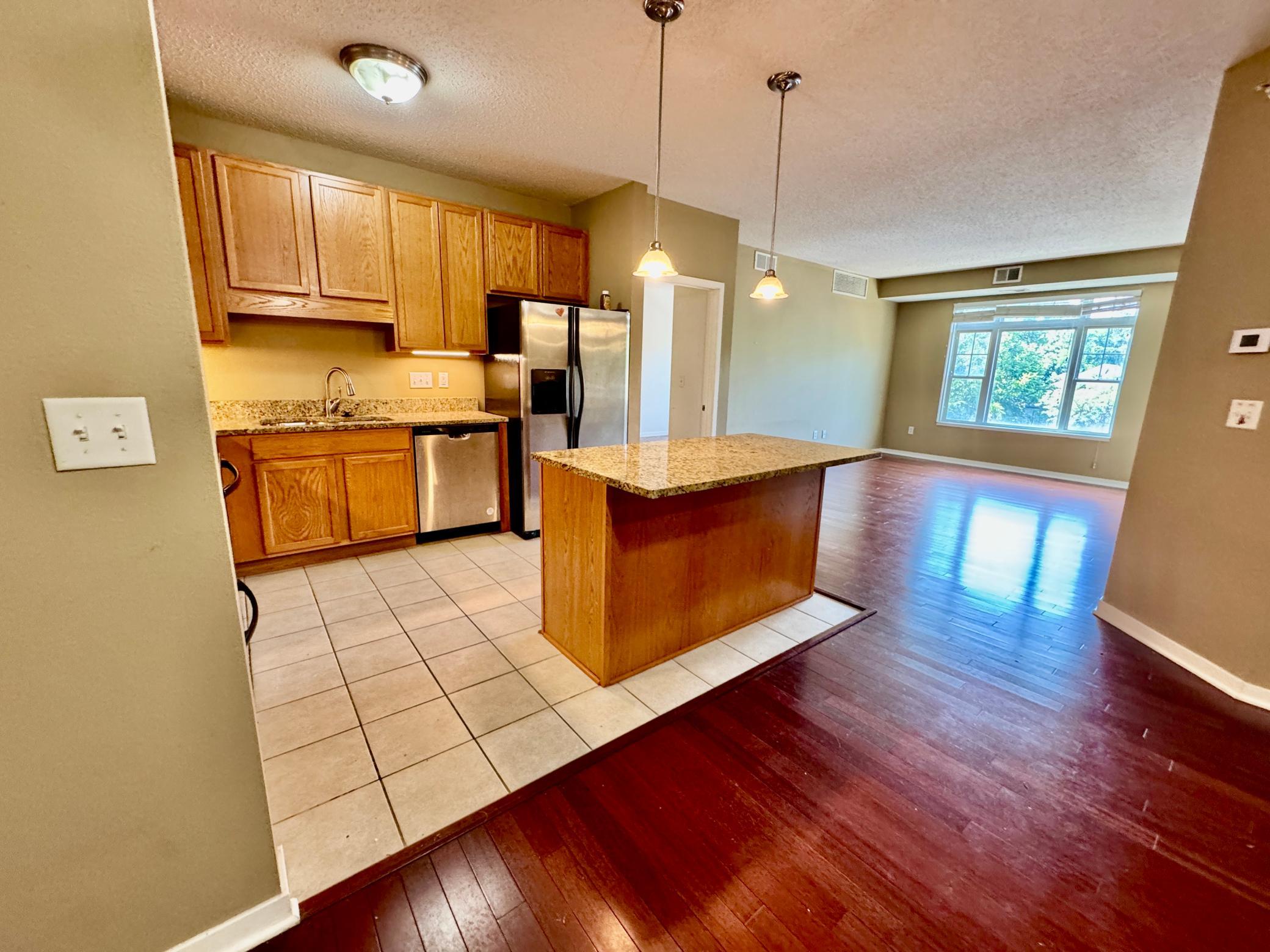 619 8th Street Se 309 Property Photo 4