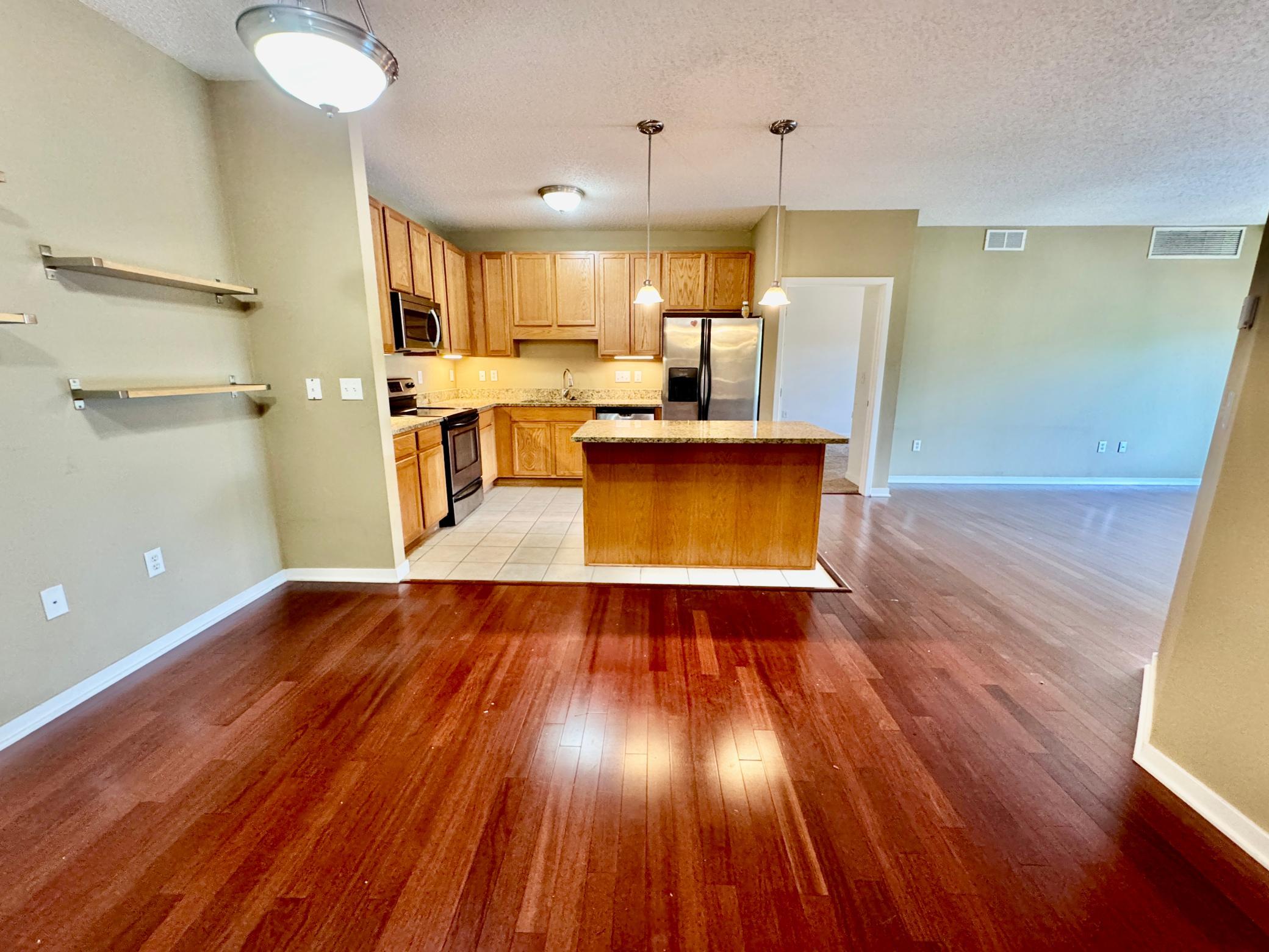 619 8th Street Se 309 Property Photo 5