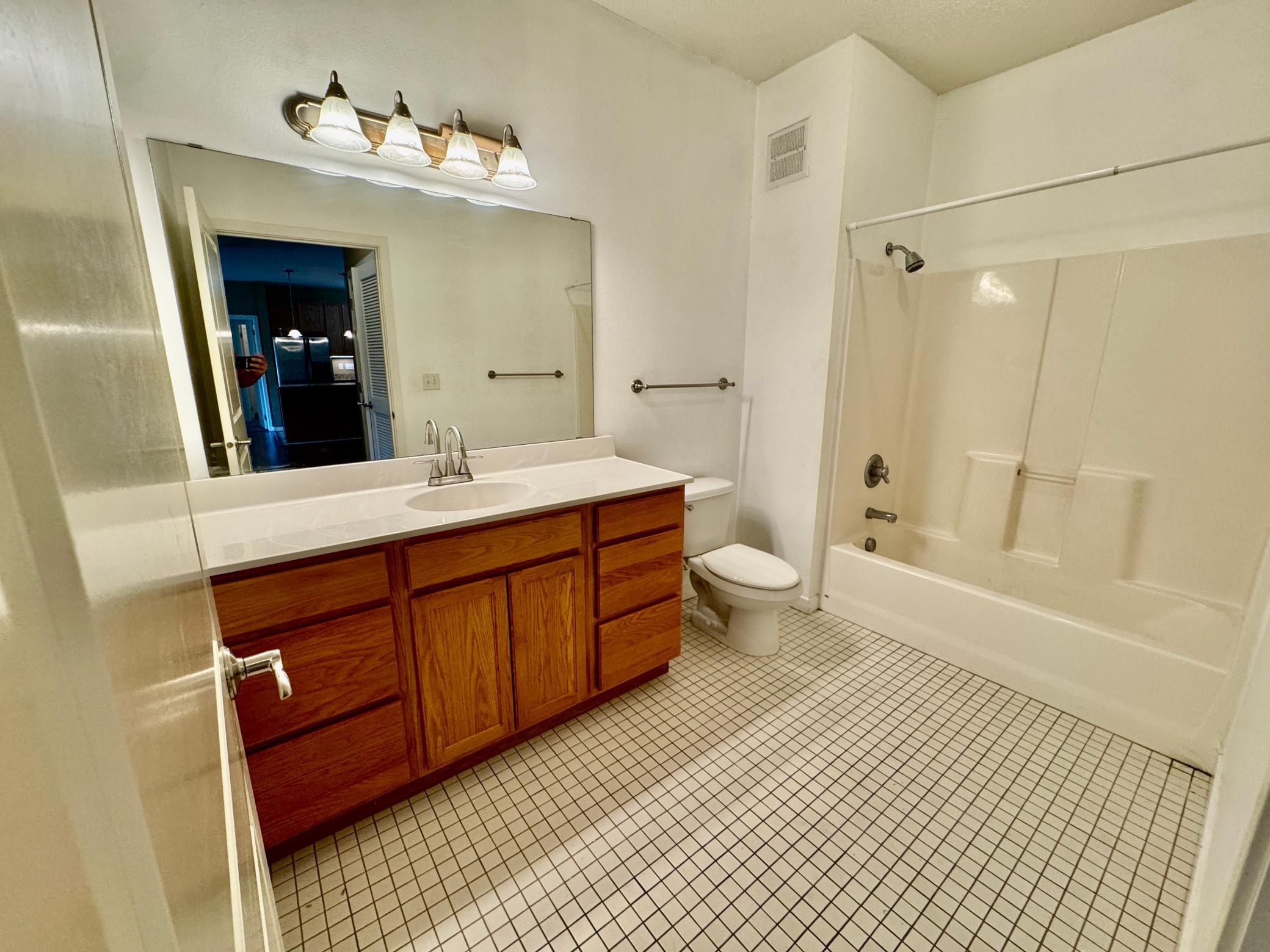 619 8th Street Se 309 Property Photo 8