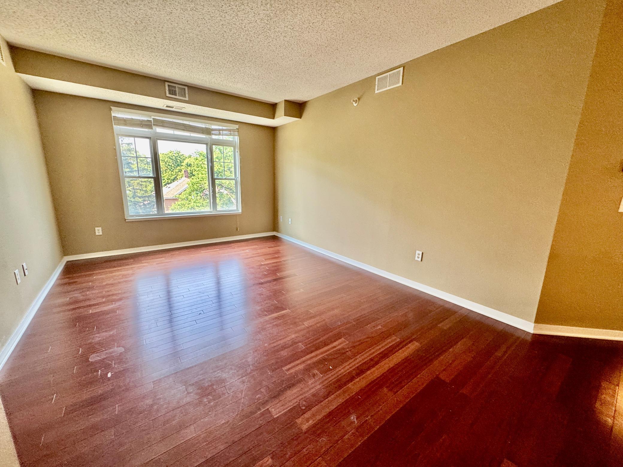 619 8th Street Se 309 Property Photo 12