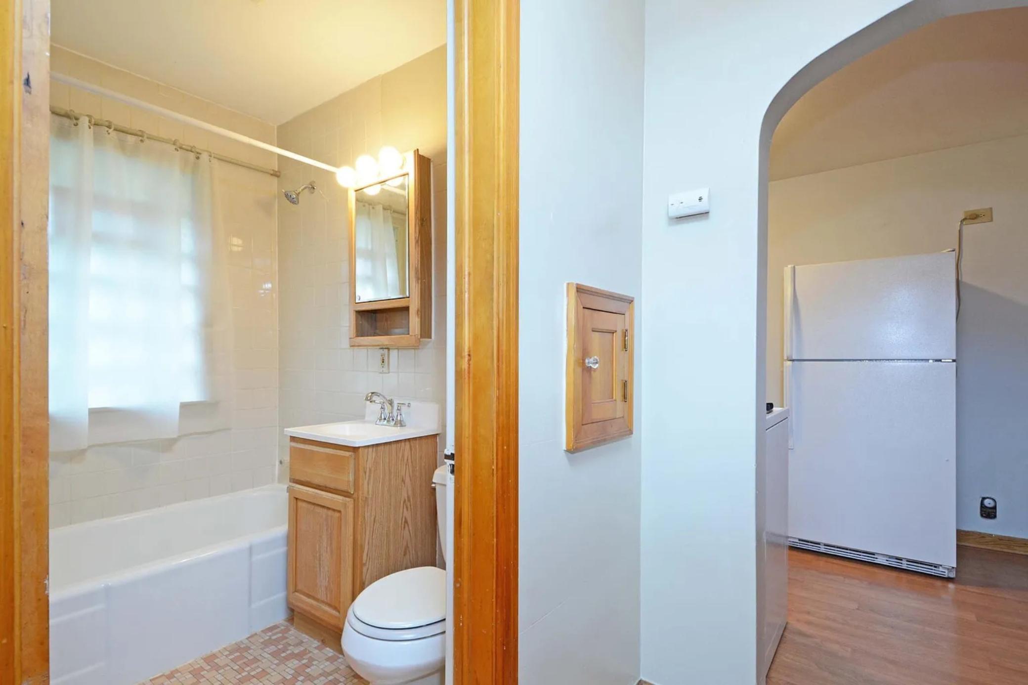 4255 Thomas Avenue N Property Photo 5