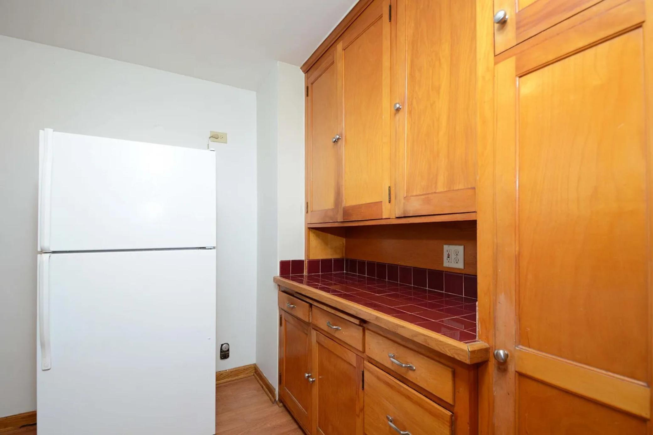 4255 Thomas Avenue N Property Photo 7