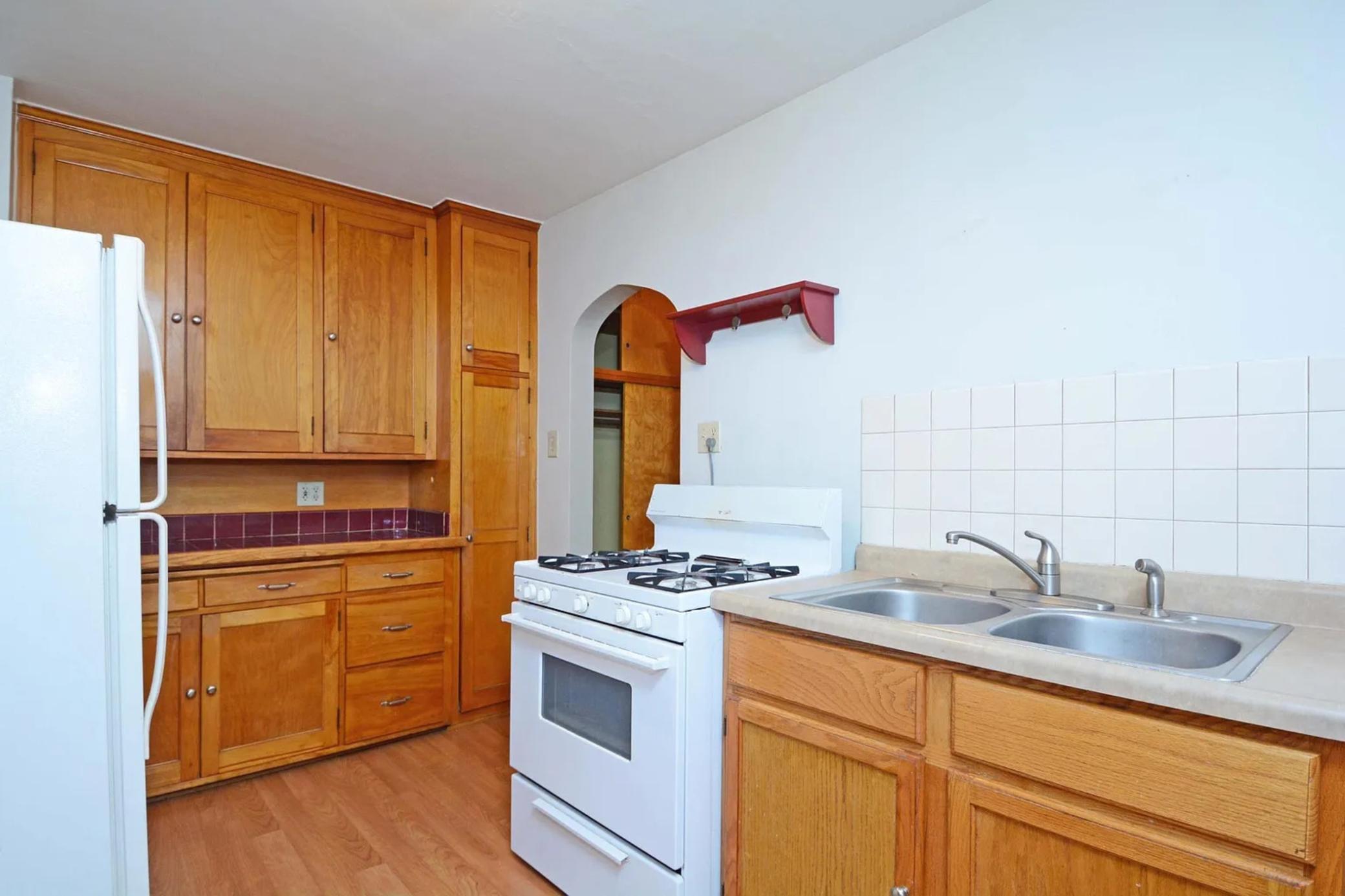 4255 Thomas Avenue N Property Photo 8