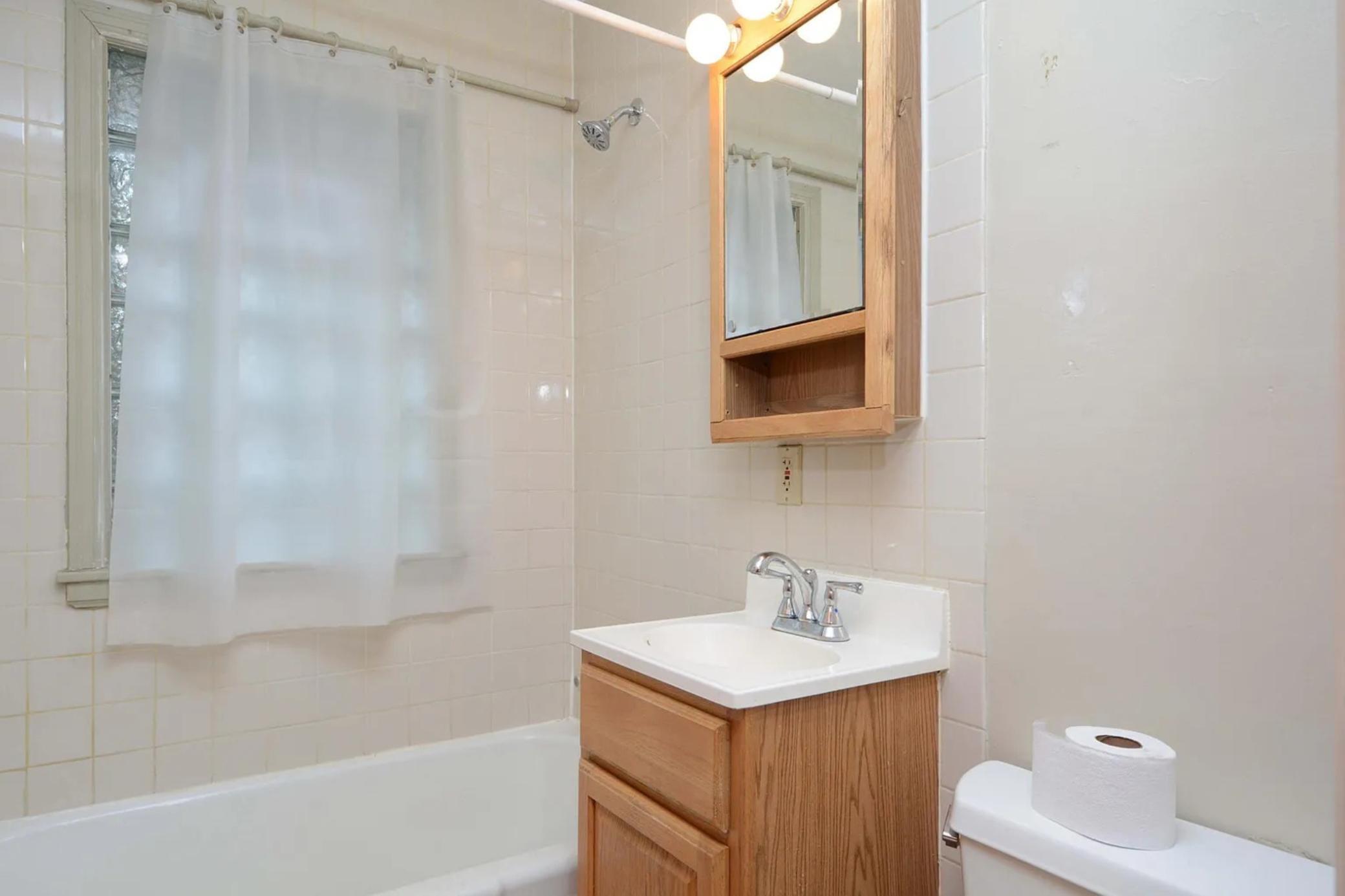 4255 Thomas Avenue N Property Photo 9