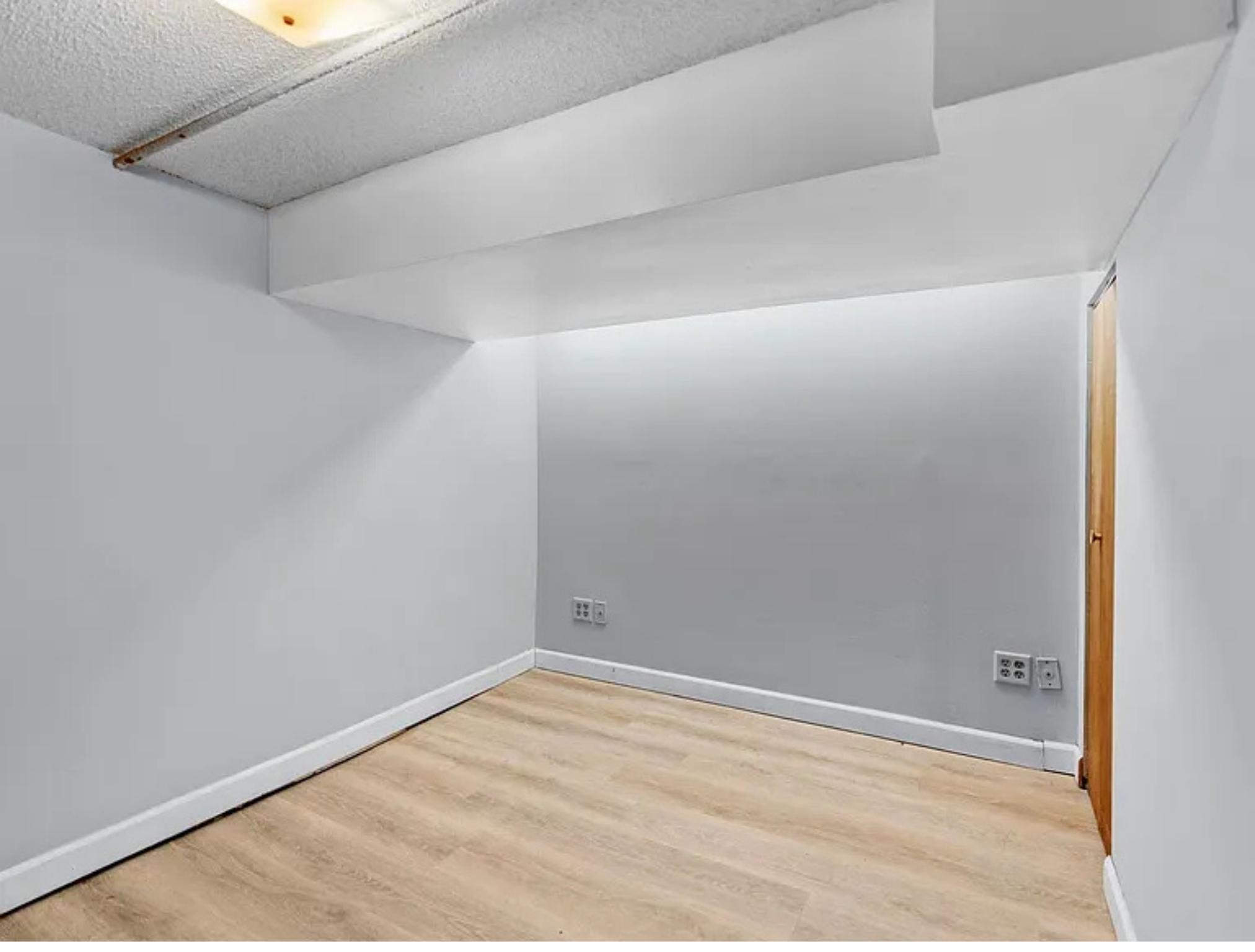 4255 Thomas Avenue N Property Photo 16