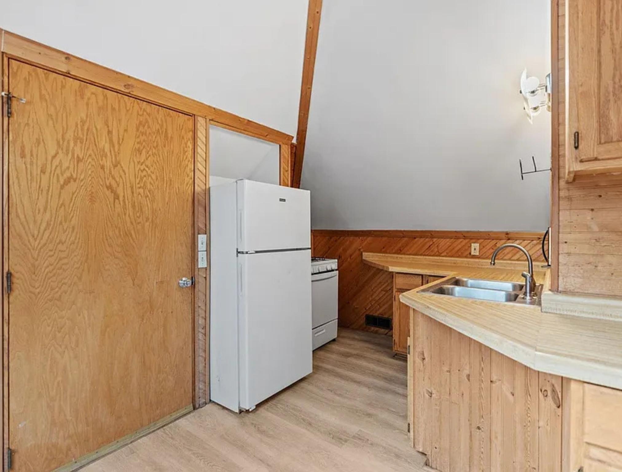 4255 Thomas Avenue N Property Photo 23