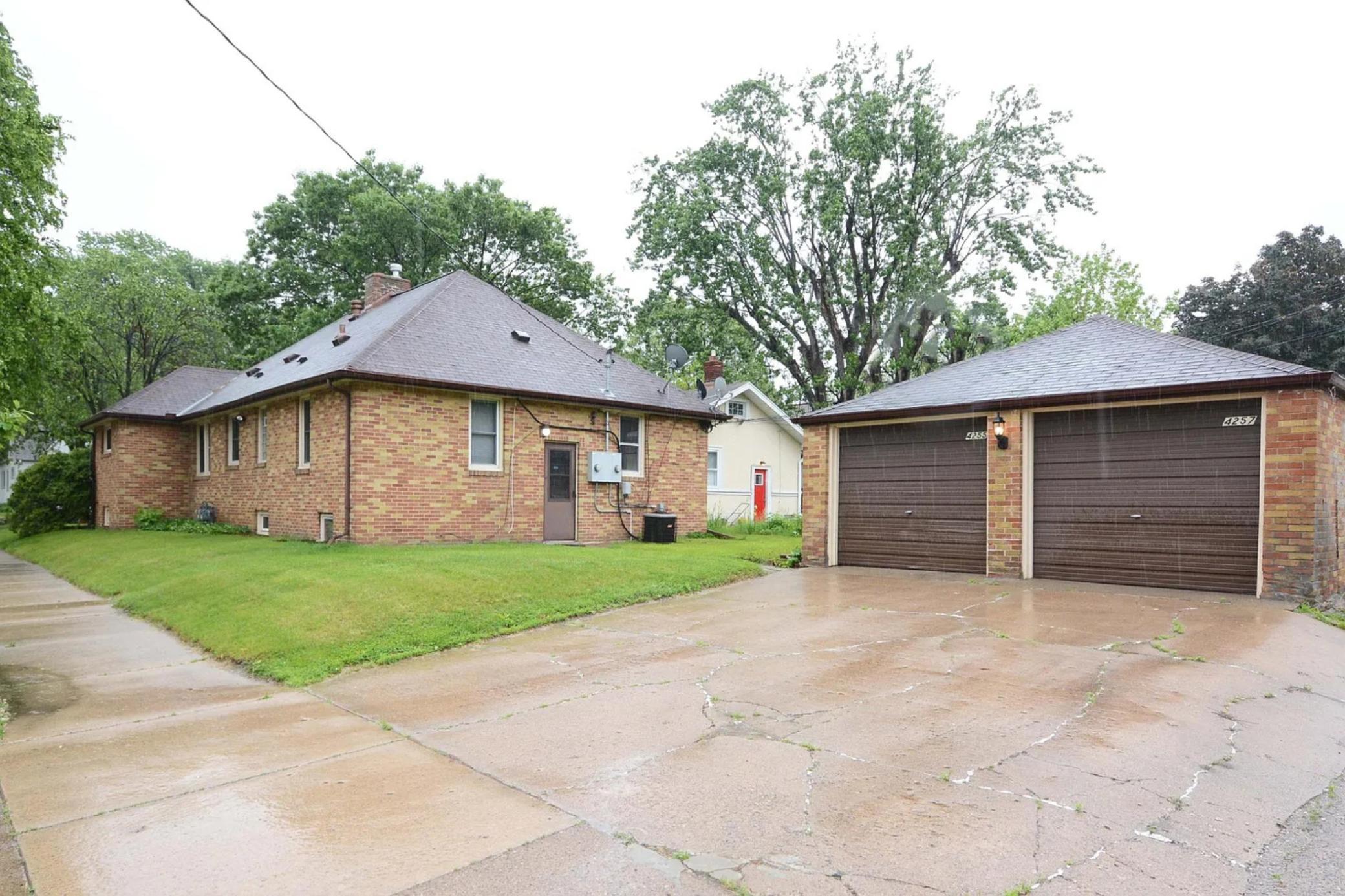 4255 Thomas Avenue N Property Photo 29