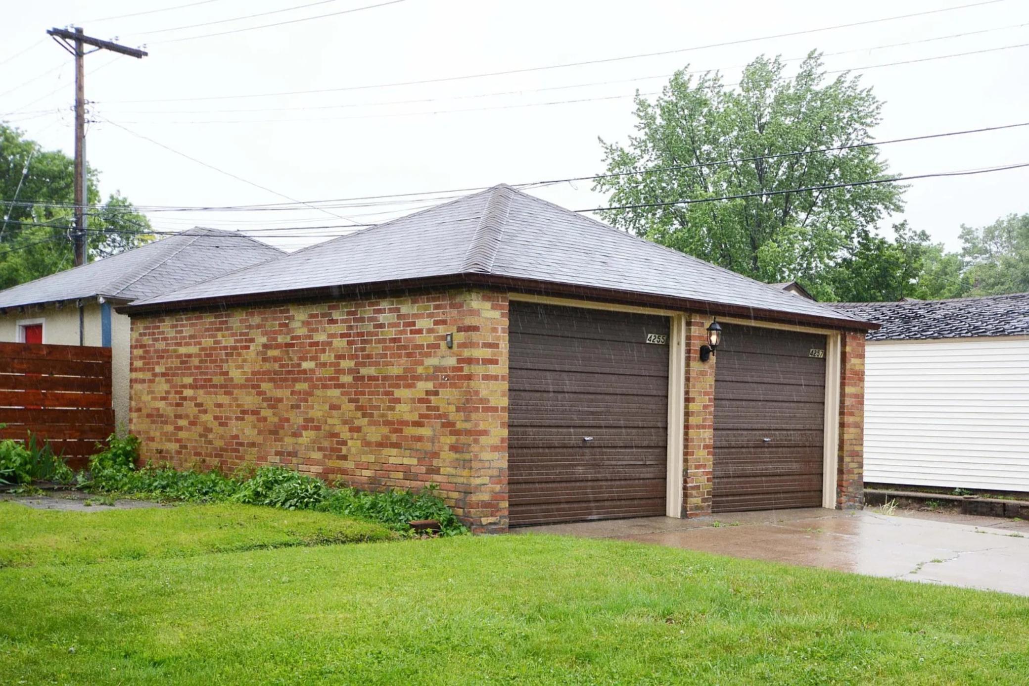 4255 Thomas Avenue N Property Photo 31