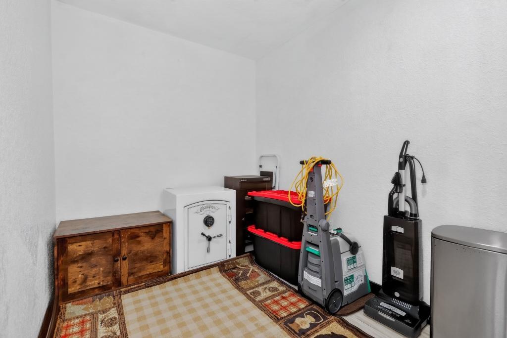 536 Quadna Mountain Road Property Photo 17