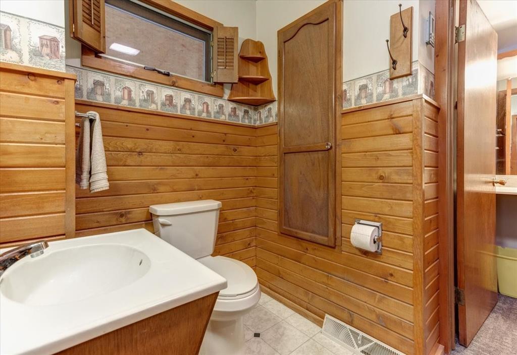 2216 3rd Street E Property Photo 27