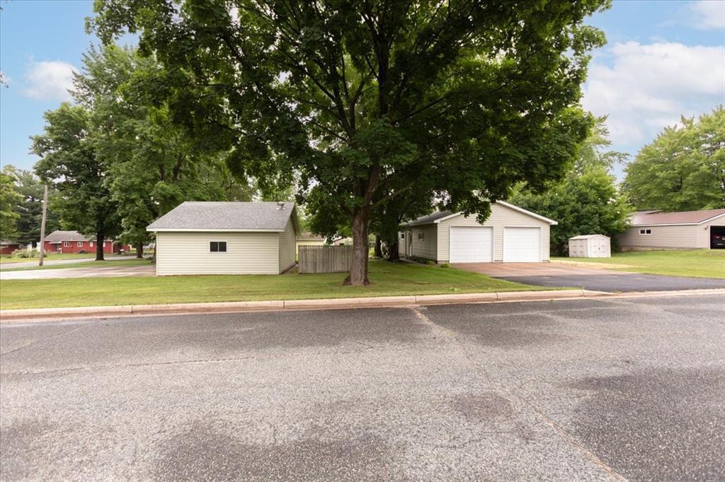 2216 3rd Street E Property Photo 55