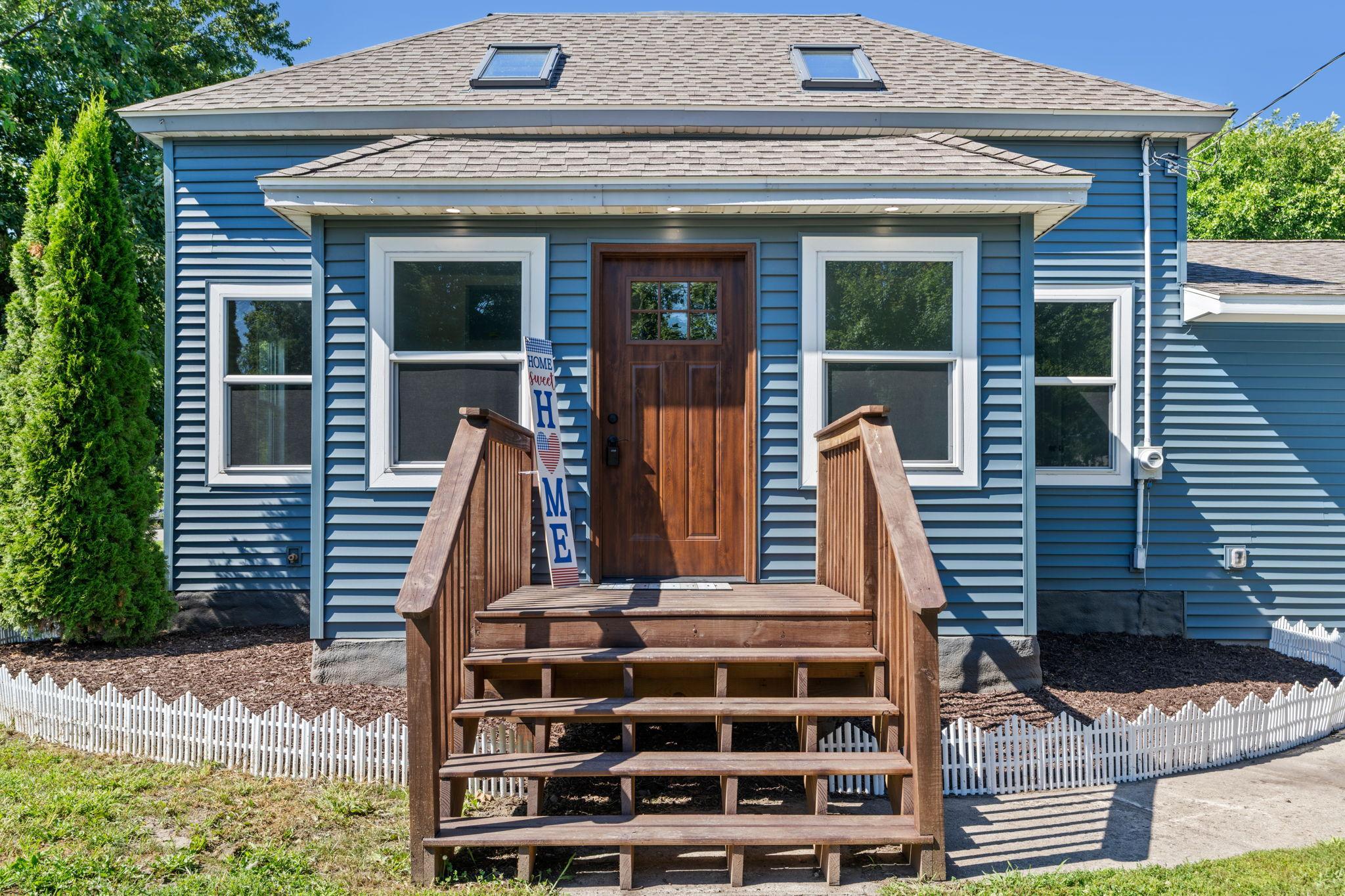 451 Birch Avenue W Property Photo 2