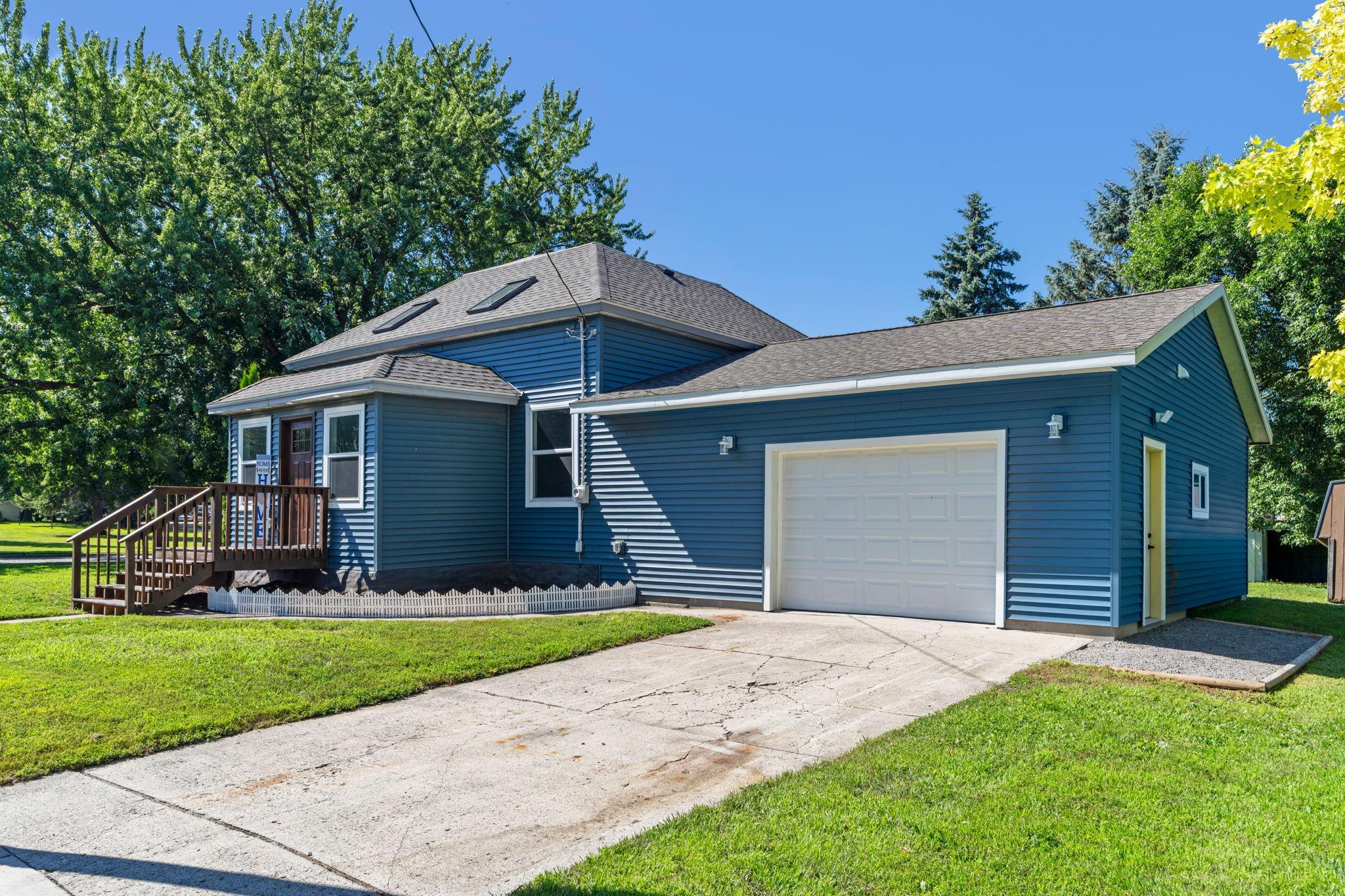 451 Birch Avenue W Property Photo 3