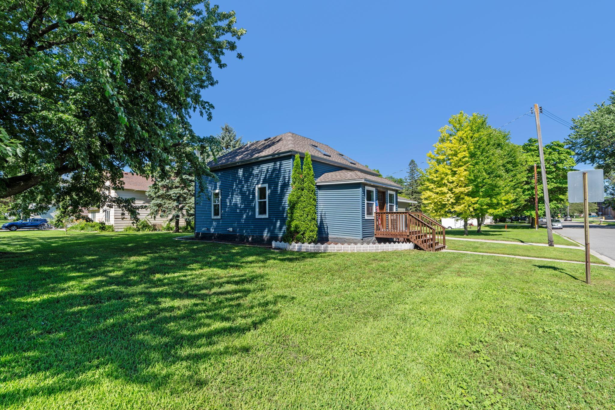 451 Birch Avenue W Property Photo 4
