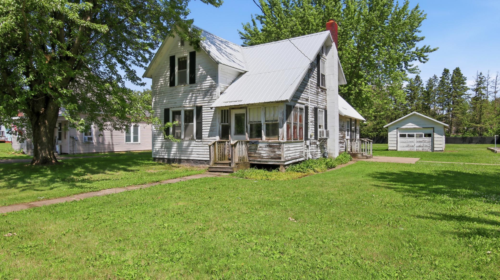 427 E River Avenue Property Photo 3