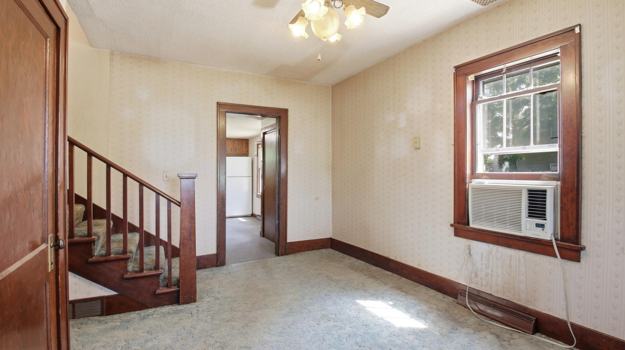427 E River Avenue Property Photo 5