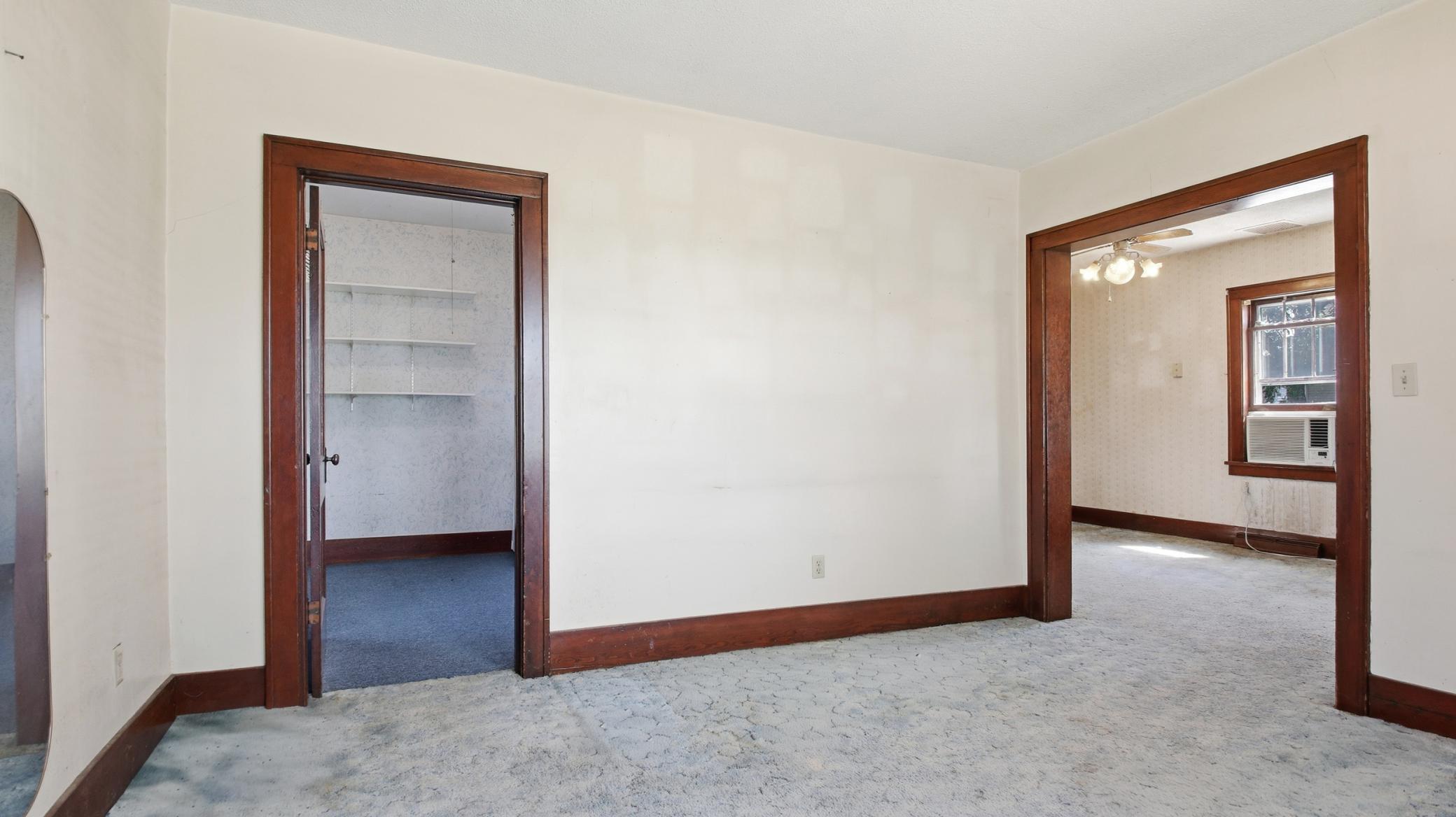 427 E River Avenue Property Photo 14