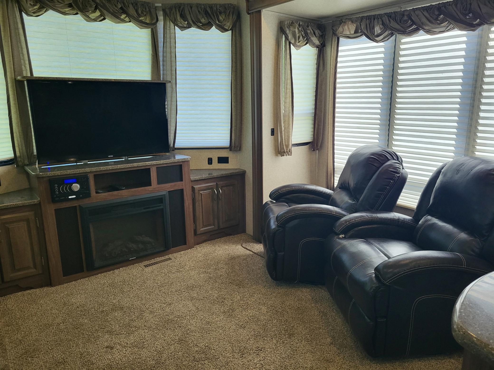 12763 Dahlia Drive Property Photo 6