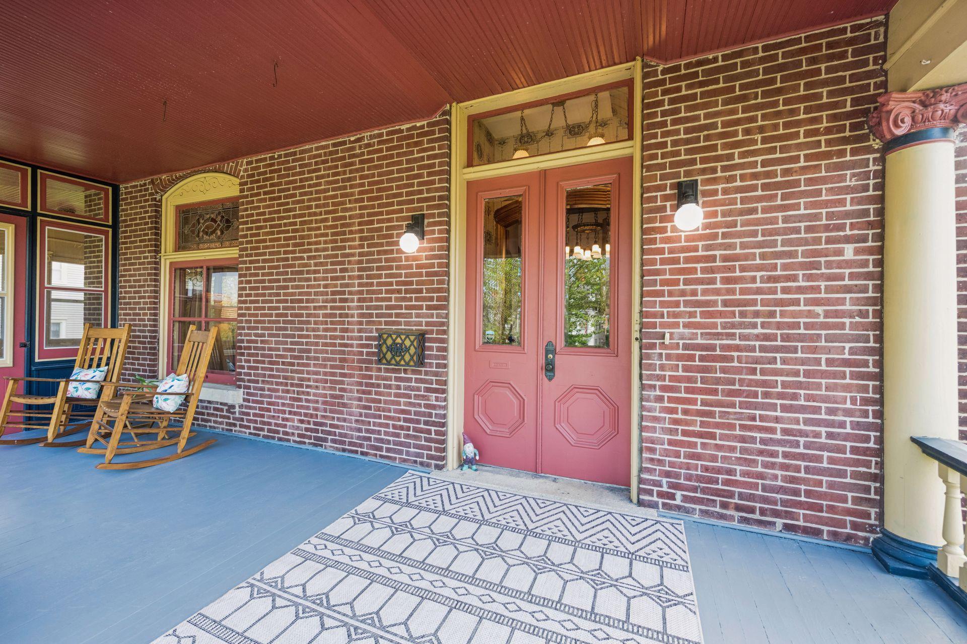 821 W 3rd Street Property Photo 5