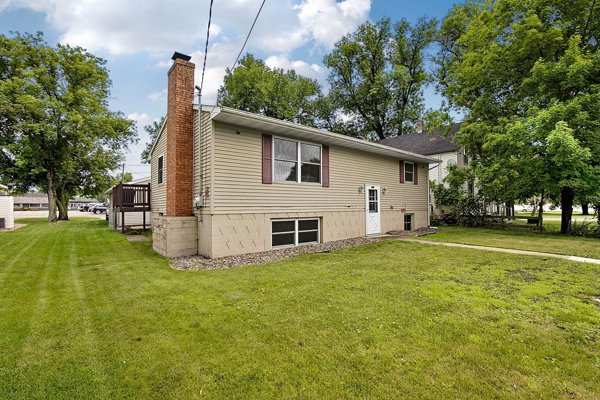 105 Barracuda Avenue Se Property Photo 3
